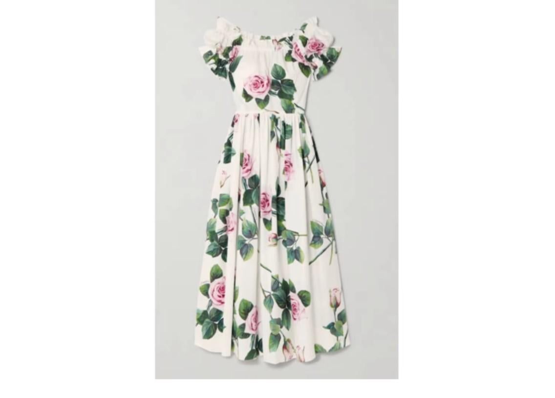 DOLCE & GABBANA TROPICAL ROSE-PRINT OFF-THE-SHOULDER COTTON-POPLIN DRESS IN WHITE
With its painterly blooms, Dolce & Gabbana’s white midi dress brings to mind sun-kissed strolls through Rose gardens. It’s crafted from pink and green rose-printed