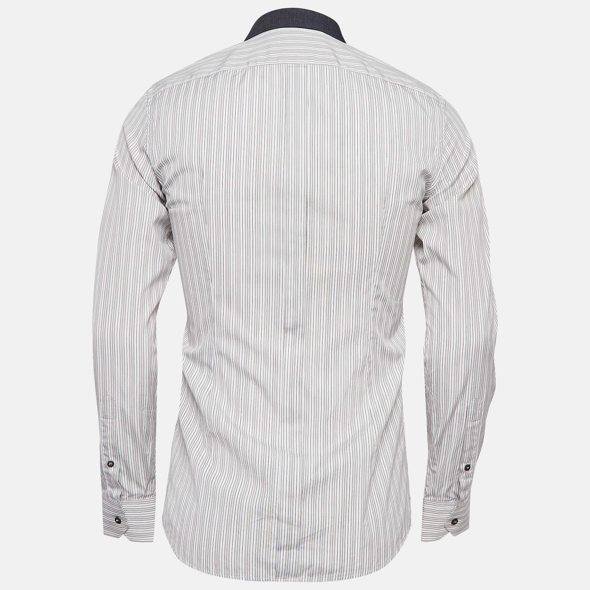 How fabulous does this designer shirt look! It is made of fine materials and features a fitted silhouette. Pair it with pants and loafers for a cool ensemble.