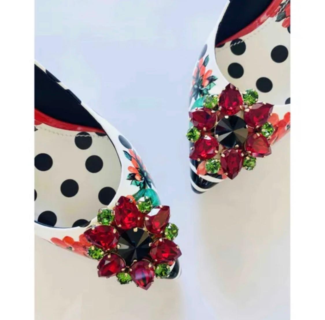 Dolce & Gabbana Weißer Polkadot
Rote Taormina Schuhe mit Absatz aus Geranienmuster im Zustand „Neu“ in WELWYN, GB