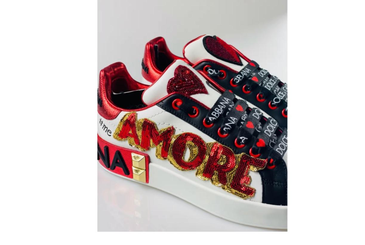 Dolce & Gabbana Portofino Amore e Belezza embellished trainers sneakers sports shoes 

Size 36,6 UK3,5

Brand new but have some very small painting defects on the front ( please check pictures). 

In the original box! 

Please check my other DG
