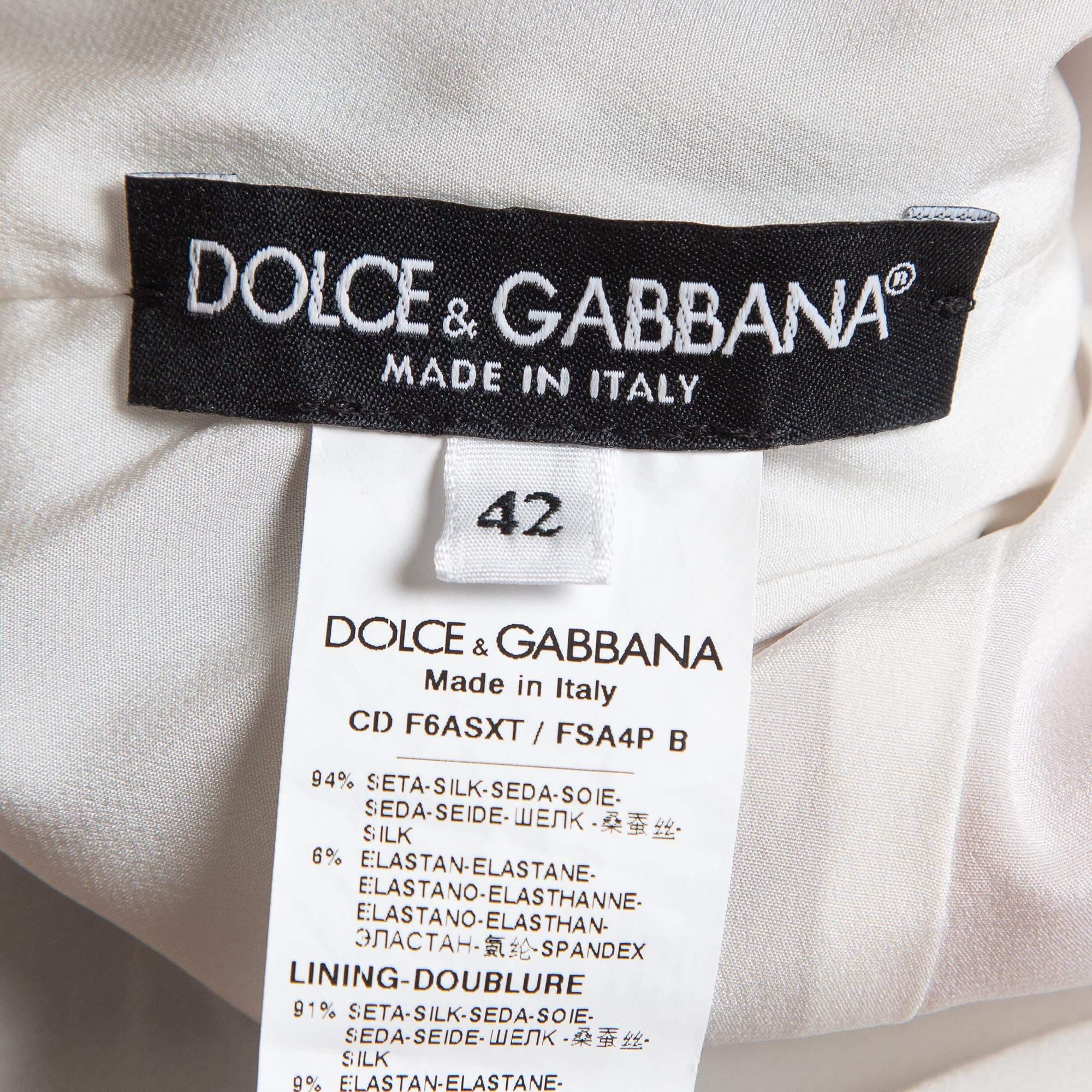 Dolce & Gabbana Weißes/rotes Minikleid aus geraffter Seide mit Blumendruck in Weiß/Rot, M im Angebot 2