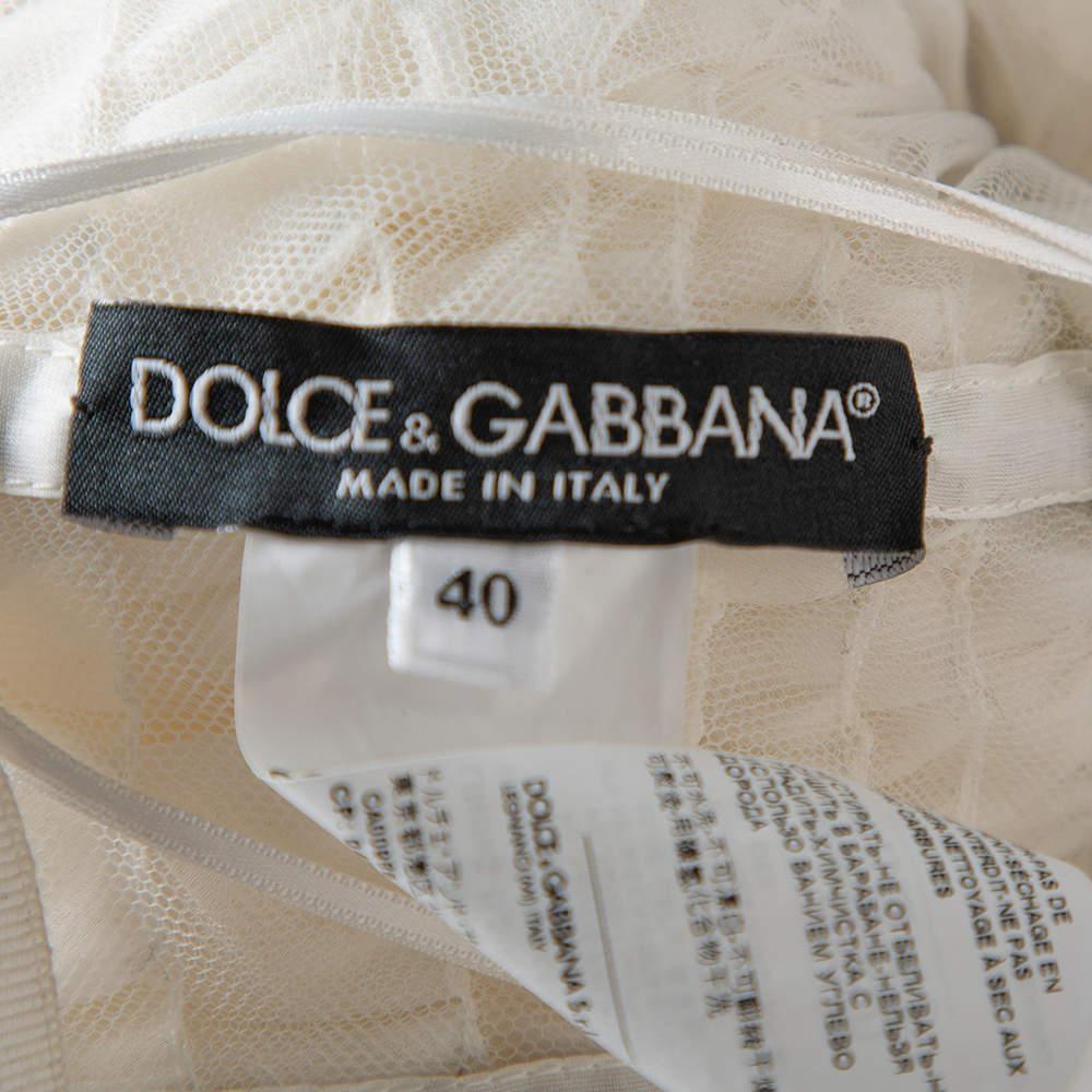 Robe de mariée Dolce & Gabbana blanche à volants en soie ornée de ceinture S en vente 1