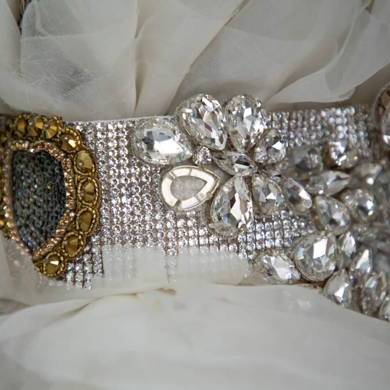 Robe de mariée Dolce & Gabbana blanche à volants en soie ornée de ceinture S en vente 4