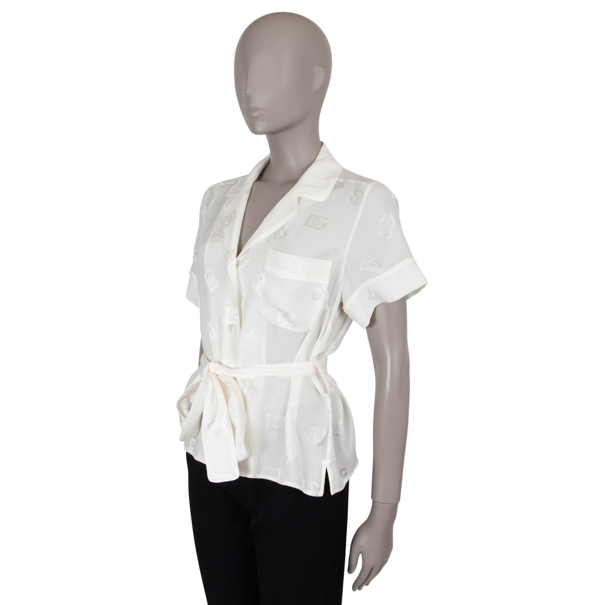 This 100% authentic Dolce & Gabbana pajama shirt in cream jacquard satin silk (100%) is adorned with an all-over logo pattern, exuding effortless luxury. Designed with a relaxed silhouette, it features a camp collar, short sleeves, and buttons on