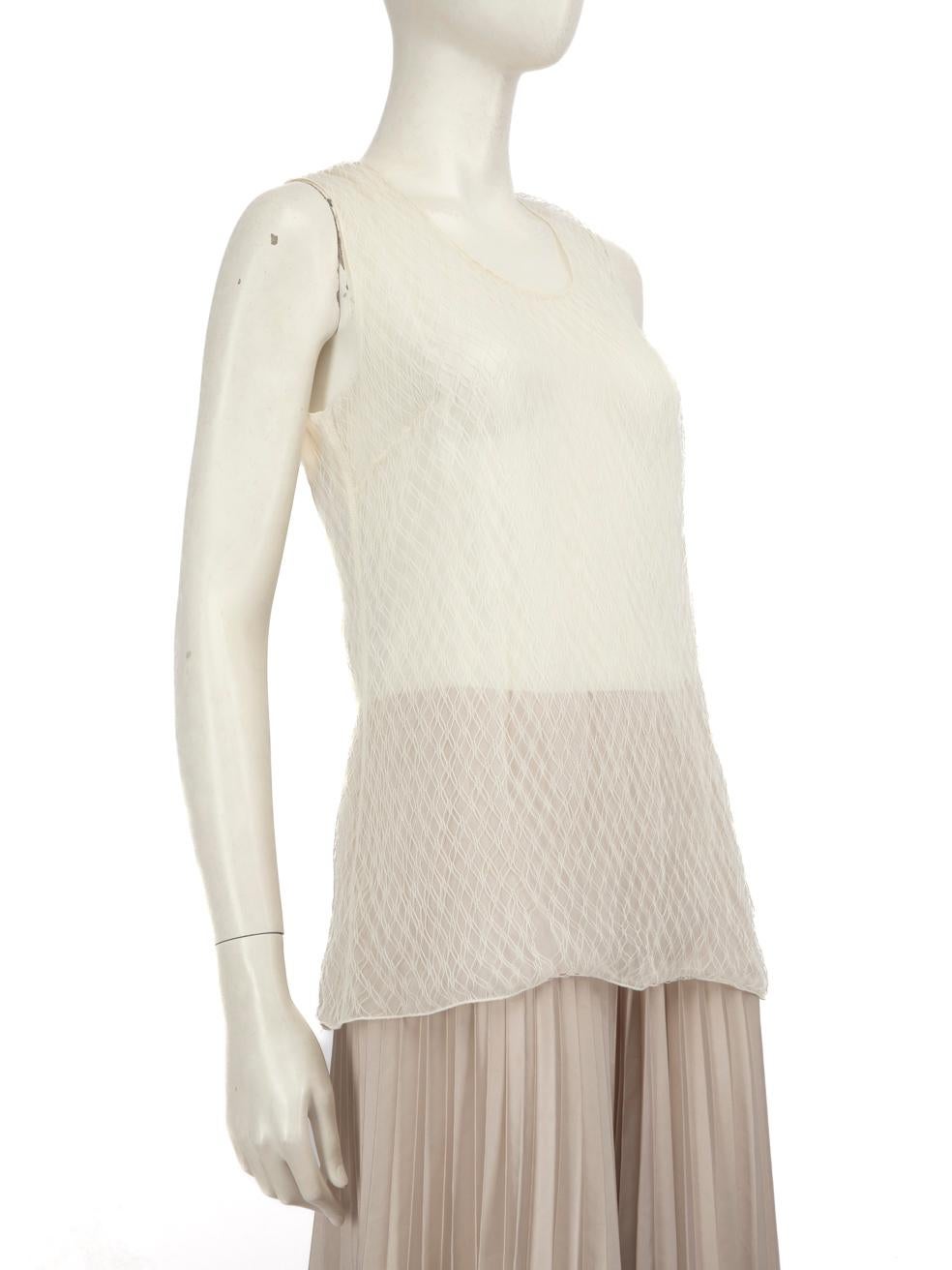 CONDITION is Good. General wear to top is evident. There are makeup marks along the inside and outside neckline on this used Dolce & Gabbana designer resale item.
 
 Details
 
 
 White
 
 Silk
 
 Top
 
 Sleeveless
 
 Round neck
 
 
 
 Made in Italy
