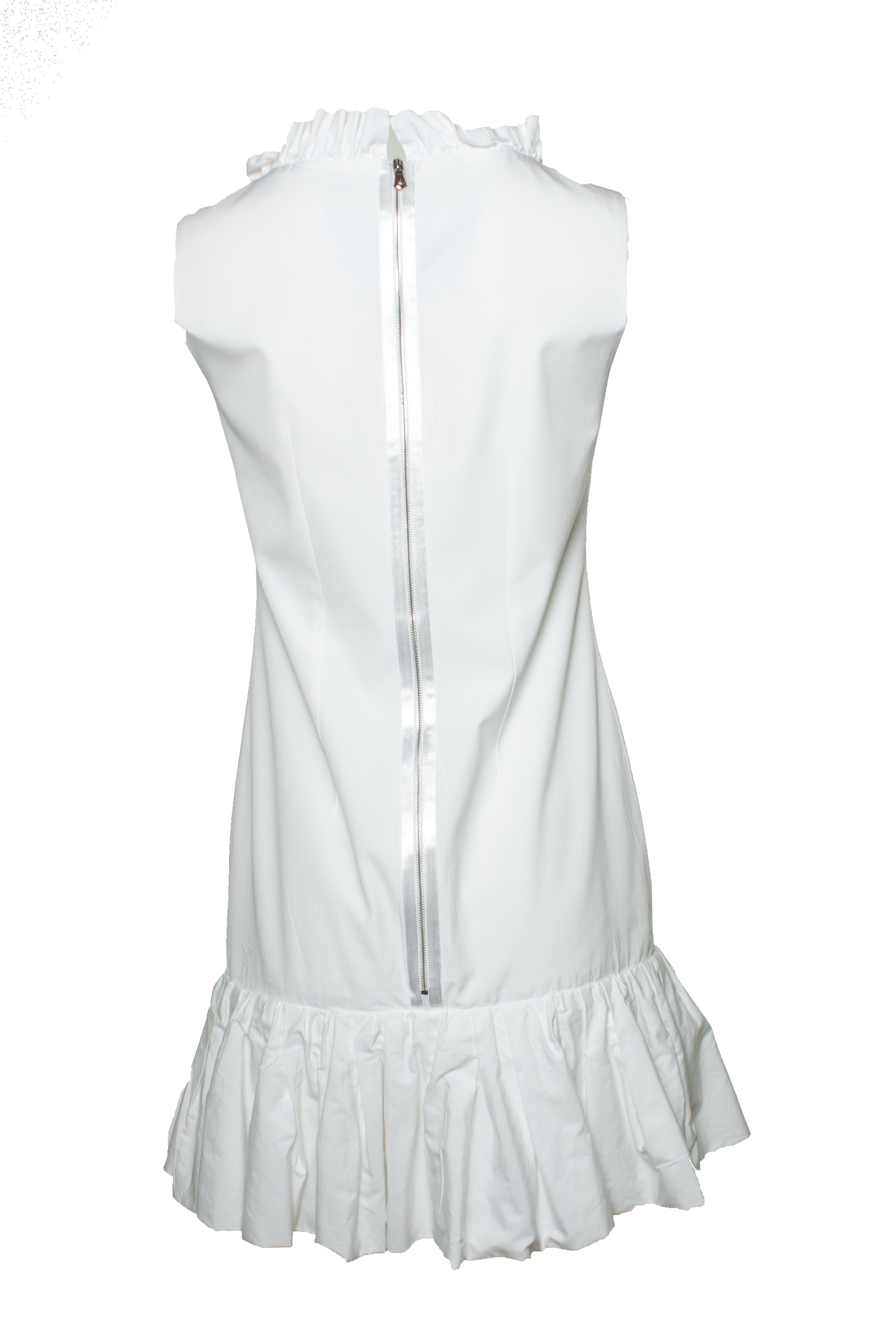 Dolce & Gabbana, White sleeveless ruffle dress. The item is in excellent condition. 

CONDITION: very good condition

SIZE: IT40 - XS

MEASUREMENTS: length 88 cm, width 43 cm, waist 42 cm

MATERIAL: 100% cotton

CARE: dry cleaning

COLOR: white