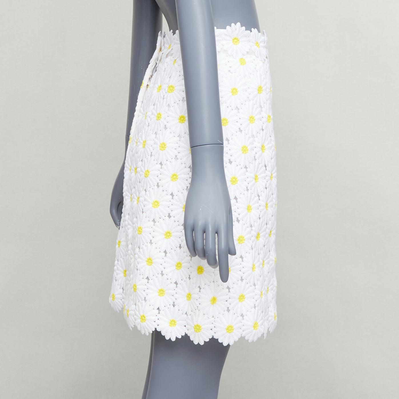 DOLCE GABBANA white yellow daisy embroidery anglais skirt IT40 S In Excellent Condition In Hong Kong, NT