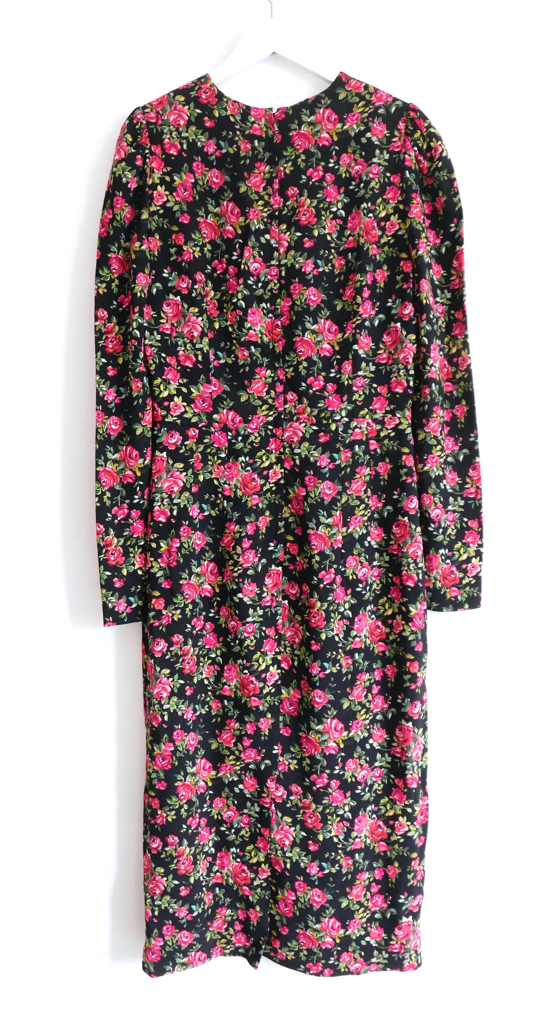 Vestido tubo con estampado de rosas silvestres Dolce & Gabbana en Excelente estado para la venta en London, GB