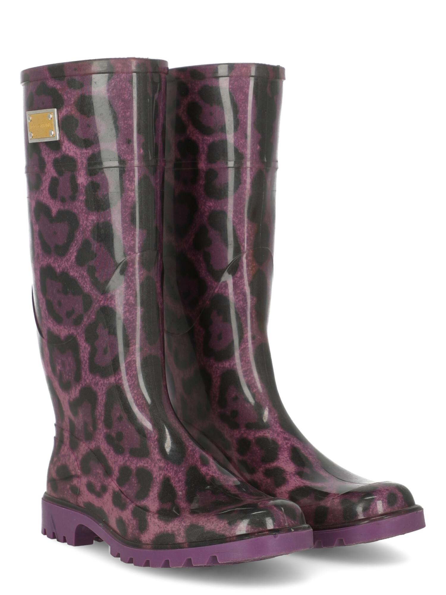 Boots, synthetic fibers, animal print, logo placard, side logo, gold-tone hardware, round toe.

Product Condition: Very Good
Sole: negligible signs of use, visible mark. Upper: negligible abrasions, slightly visible scratches, visible