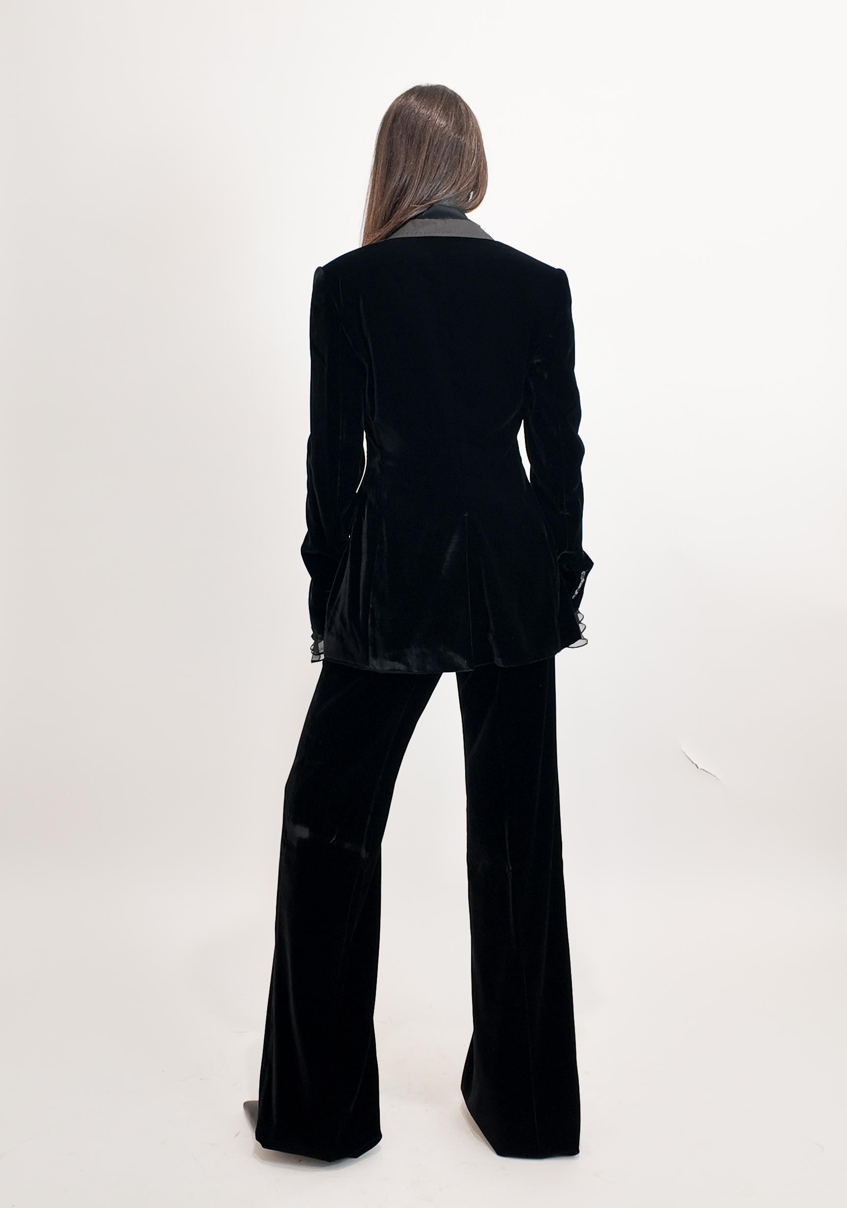 Dolce & Gabbana Donna Smoking a gamba larga in velluto nero con risvolto e finiture in raso in vendita 1