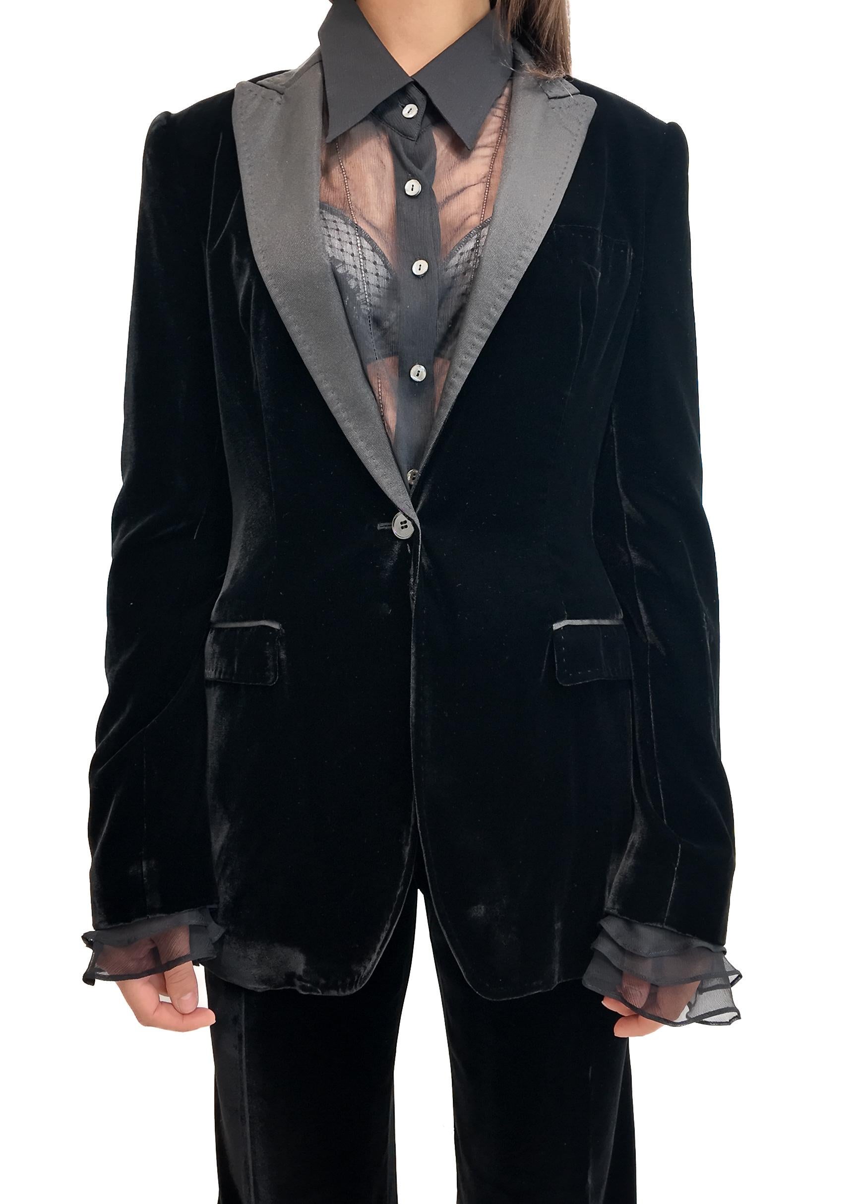 Dolce & Gabbana Donna Smoking a gamba larga in velluto nero con risvolto e finiture in raso in vendita 2