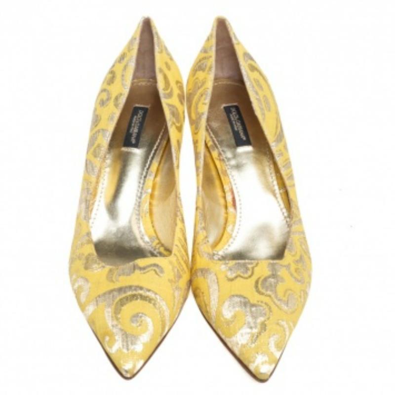 Dolce & Gabbana punta di diamante in tessuto broccato giallo  Pompe taglia 40 In condizioni buone in vendita a Dubai, Al Qouz 2