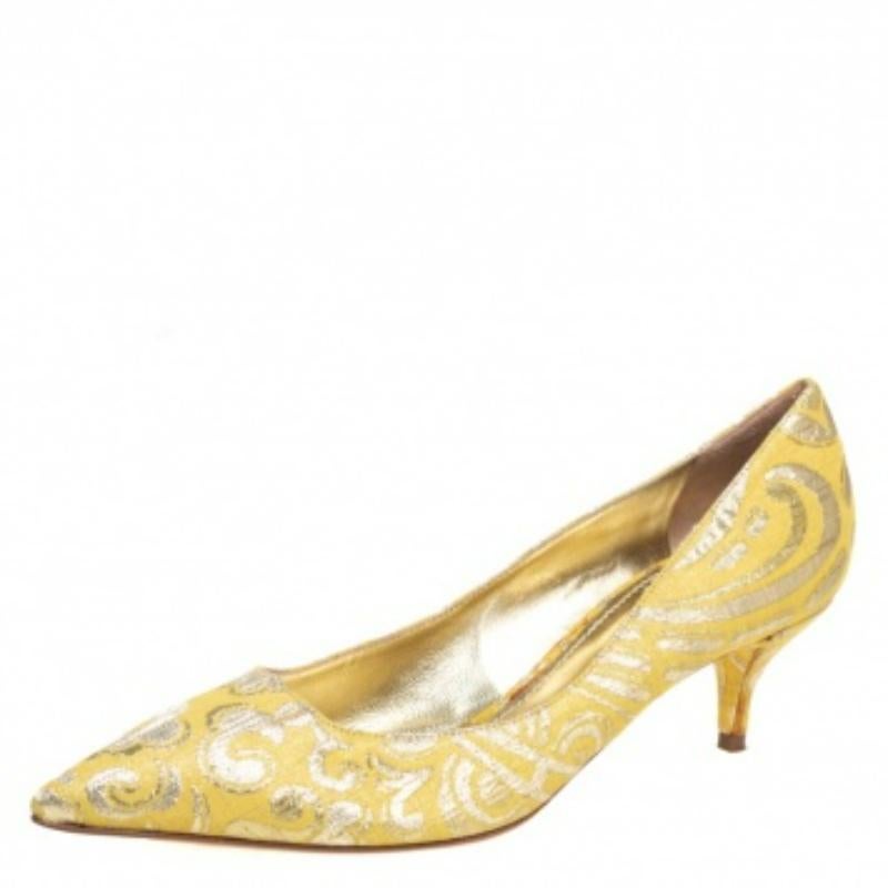 Dolce & Gabbana punta di diamante in tessuto broccato giallo  Pompe taglia 40 in vendita 1