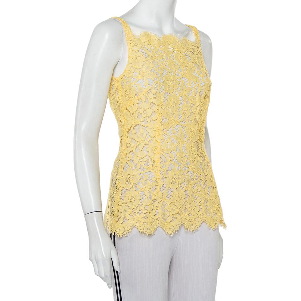 Dolce & Gabbana's collections are a testament to the label's opulent and glamorous aesthetics. Made from dainty lace in a yellow shade, the top comes in a sleeveless design and is detailed with scalloped details.

