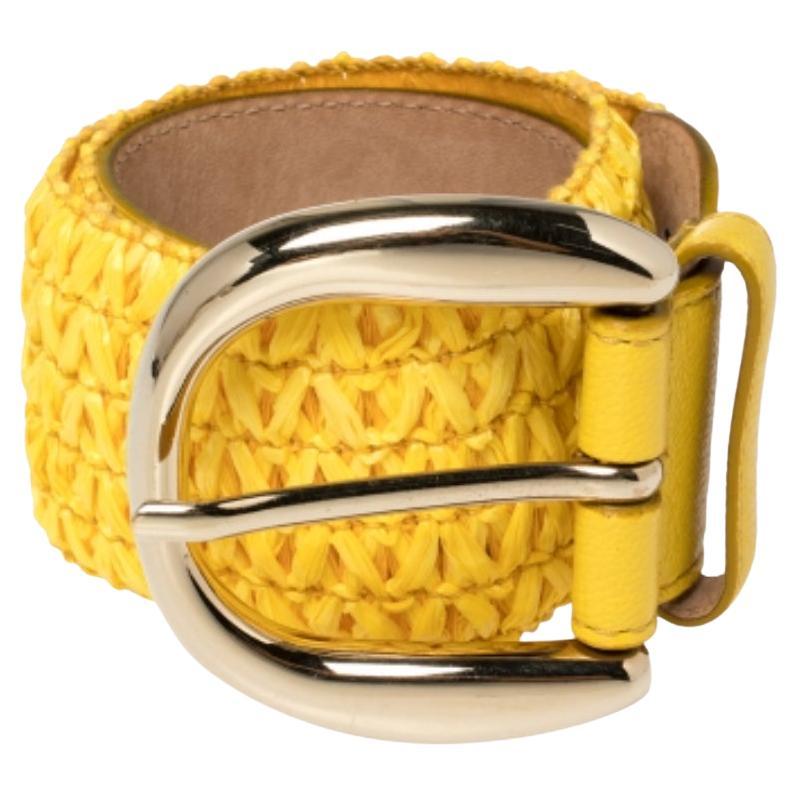 Your belt collection will get a stylish update with this Dolce & Gabbana creation. The yellow piece is crafted from leather and straw and detailed with a gold-tone pin buckle. It is equipped with a single loop and will look great with your denims