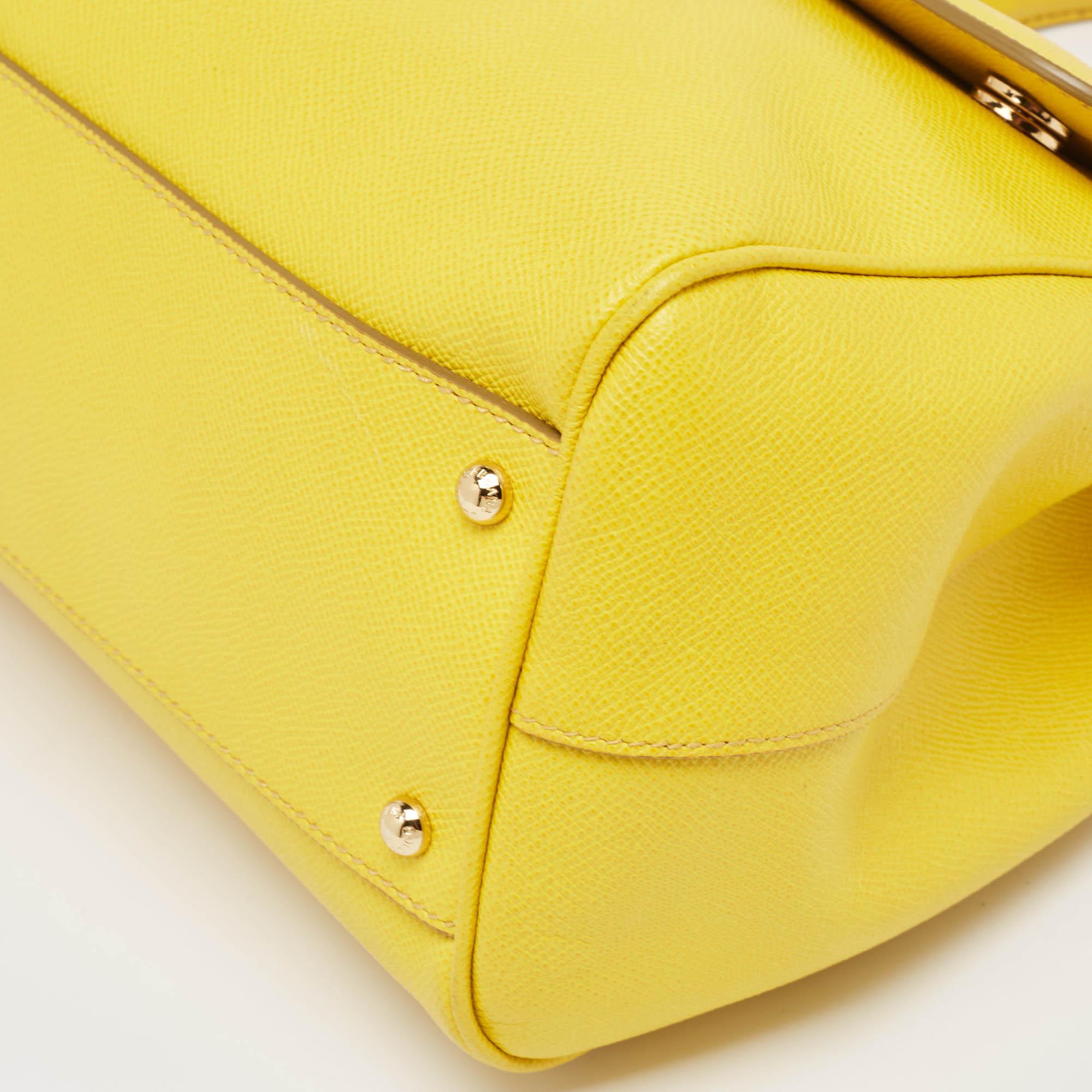 Dolce & Gabbana - Grand sac à poignée Miss Sicily en cuir jaune en vente 8