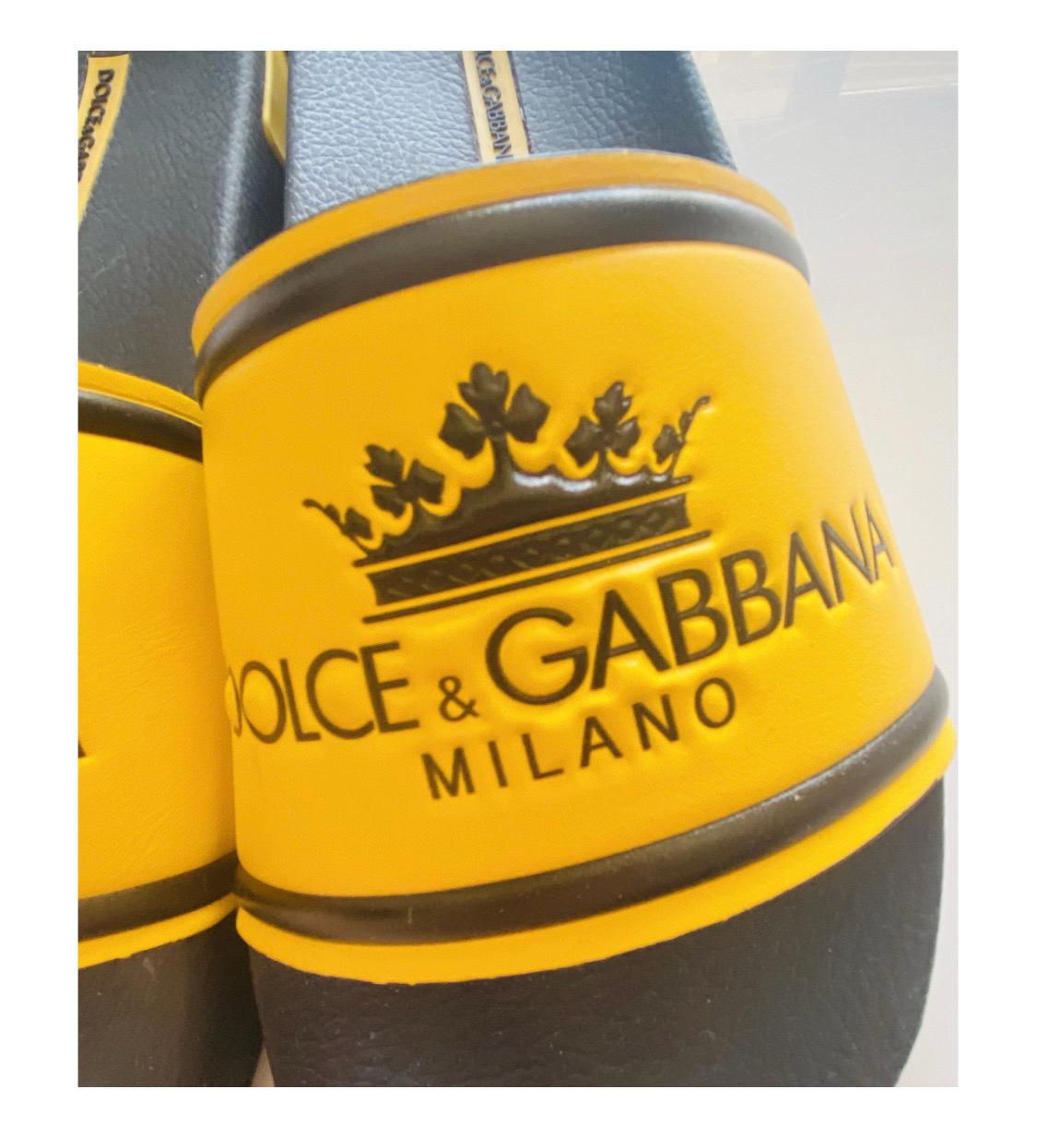 Dolce &amp; Gabbana Gelbes Logo-Flip
Schuhe mit Schnürschuhen im Zustand „Neu“ in WELWYN, GB