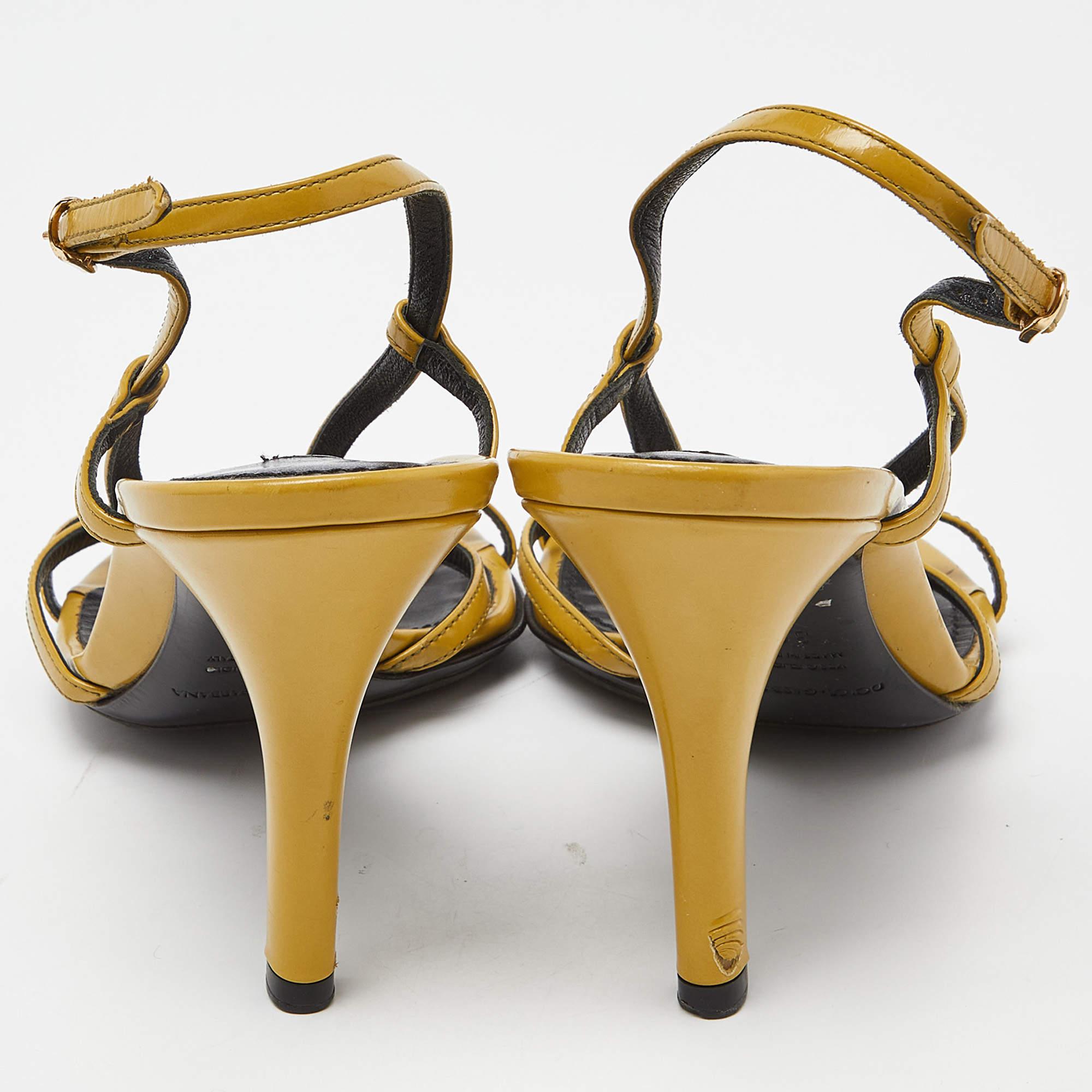 Dolce & Gabbana Gelbe Heritage T-Riemen-Sandalen aus Lackleder Heritage Größe 38 1