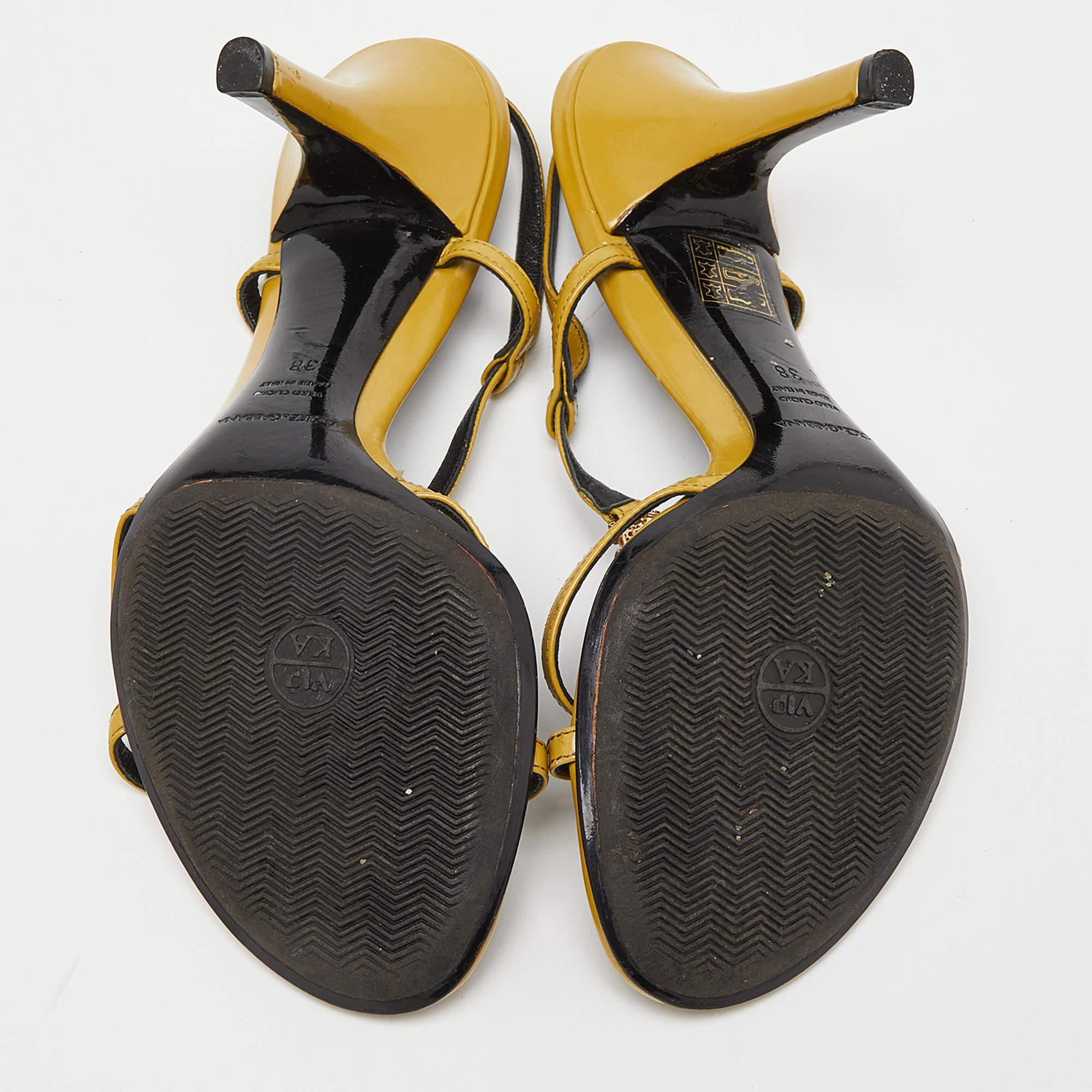 Dolce & Gabbana Gelbe Heritage T-Riemen-Sandalen aus Lackleder Heritage Größe 38 2