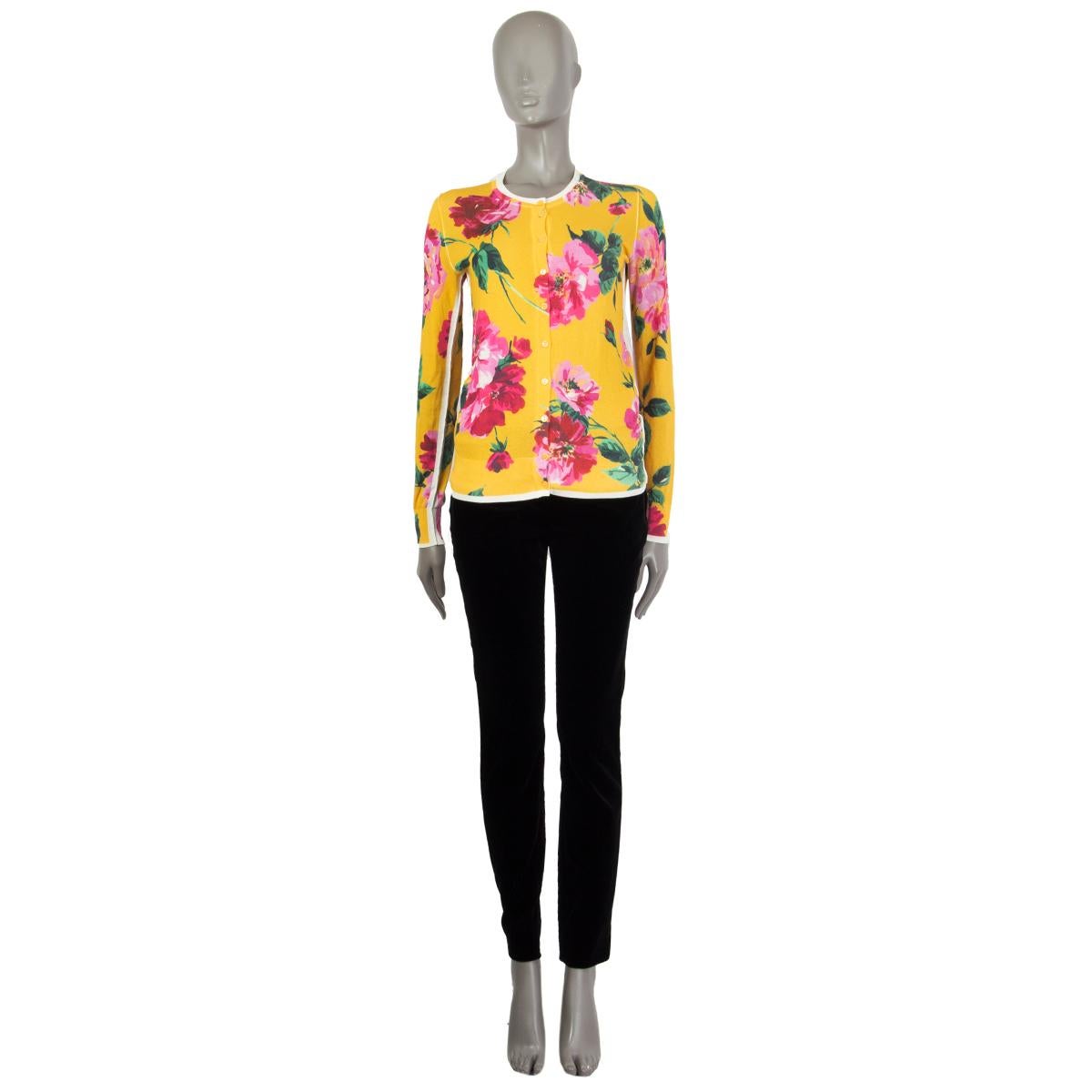 100% authentic Dolce & Gabbana flowered-print cardigan in gold-yellow, magenta, pink, berry, green and off white cotton (100%) with a ribbed crew neck, ribbed cuffs and hem. Unlined. Closes with a button fastening in the front. Has been worn and is