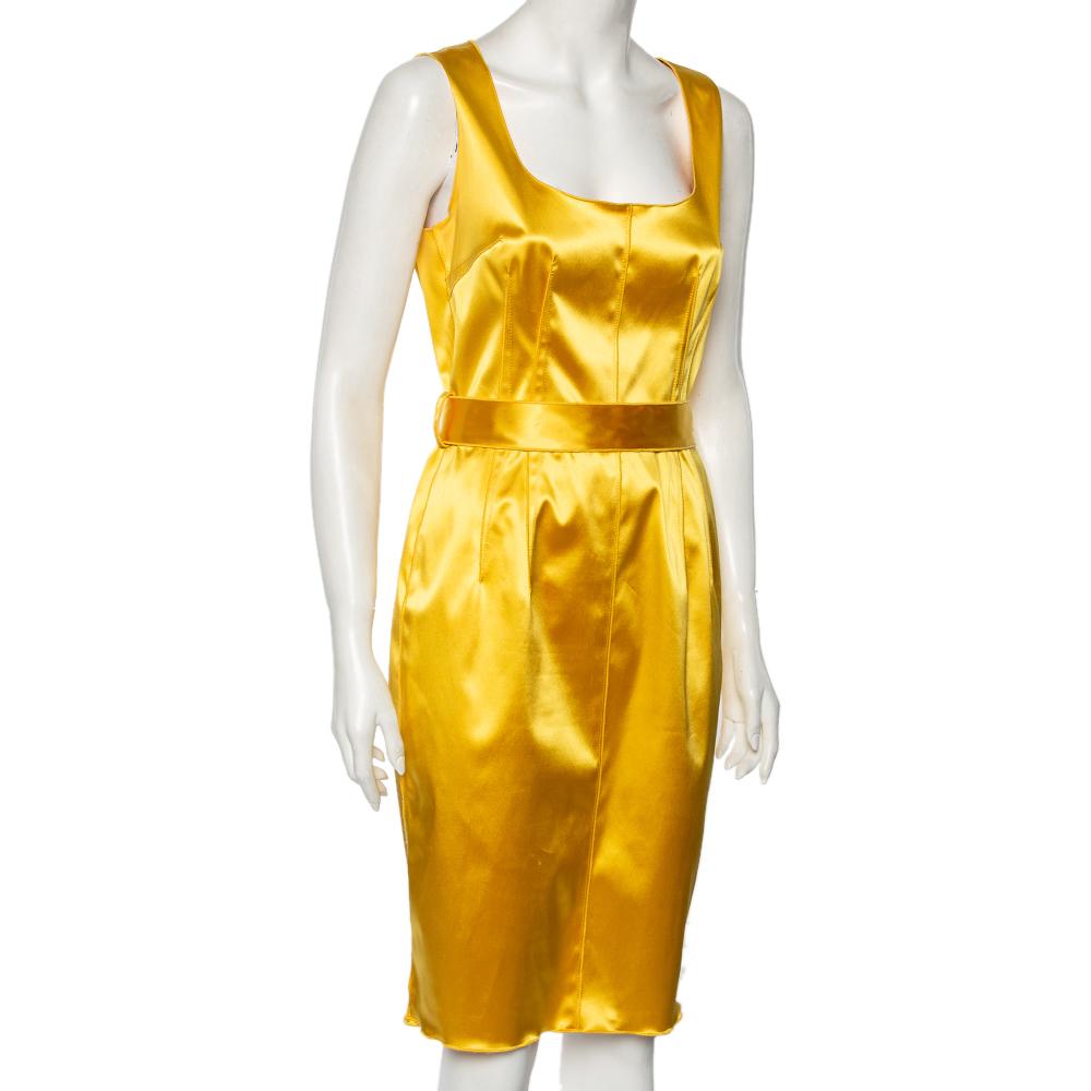 Dolce & Gabbana Gelbes ärmelloses Kleid aus Satin mit Gürtel S im Zustand „Gut“ im Angebot in Dubai, Al Qouz 2