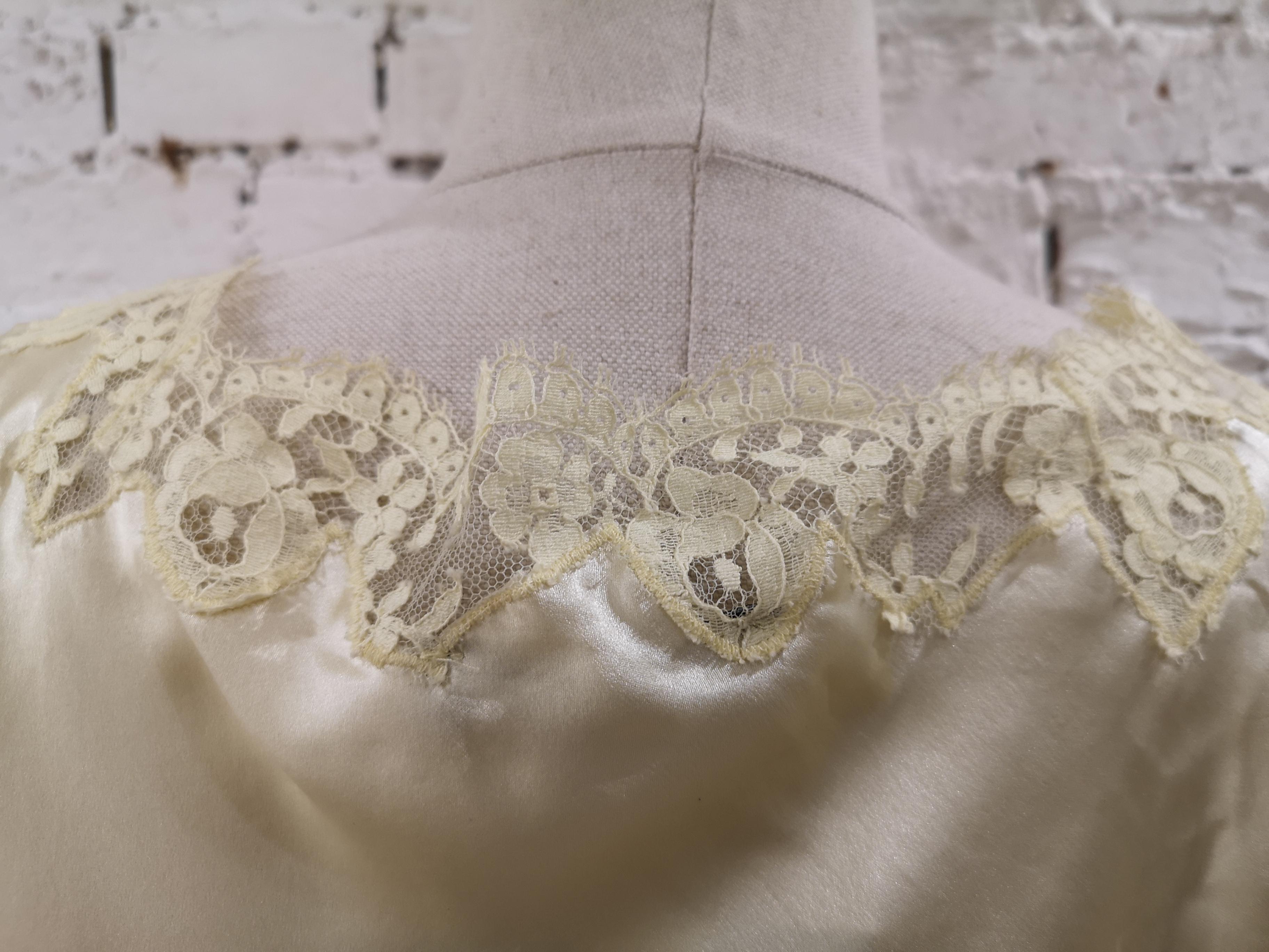 Top de encaje de seda amarillo Dolce & Gabbana 2