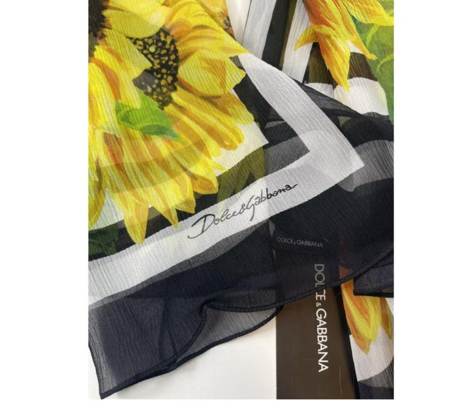Dolce & Gabbana Yellow Sunflower Silk Printed Scarf Wrap Cover Up Flowers DG In New Condition In WELWYN, GB