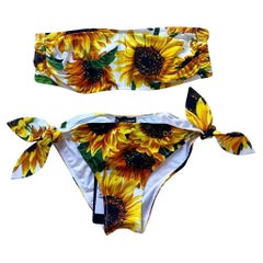 Dolce & Gabbana Zweiteiliger Badeanzug mit gelber Sonnenblume Bikini-Badeanzug Strandbekleidung