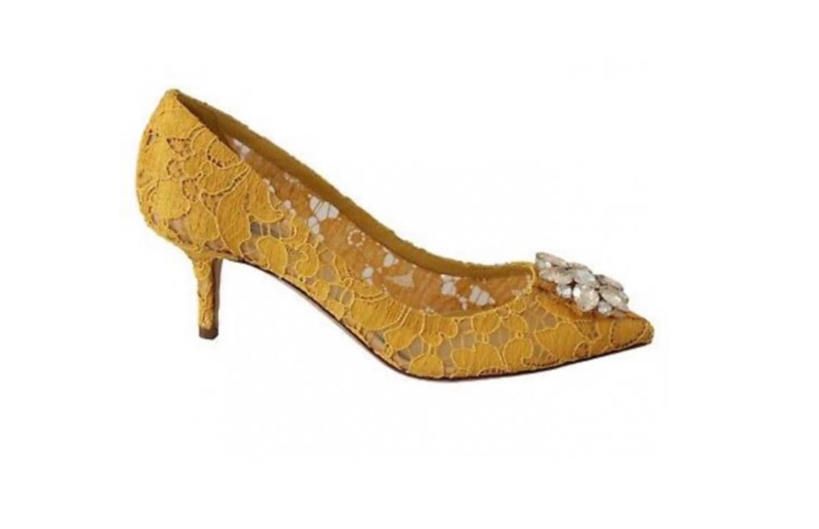 Dolce & Gabbana
Gorgeous brand new with tags, 100% Authentic Dolce & Gabbana PUMP lace shoes with jewel detail on the top.
 
Model: Pumps
Collection: Rainbow collection Taormina lace
Color: Yellow
Crystals: Clear and champagne
Material: 30% Cotton,