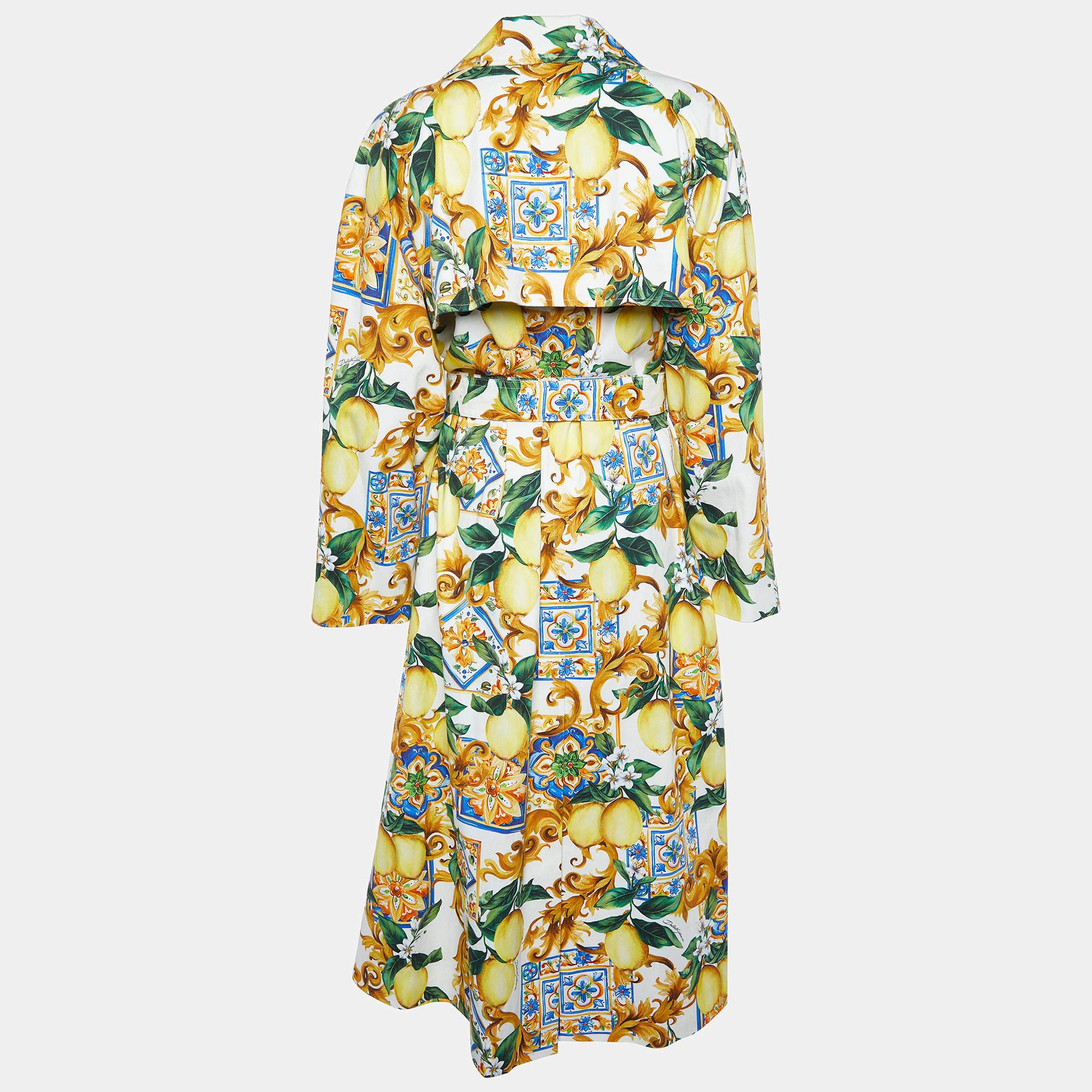 We can't stop gushing over this stunner of a coat from Dolce & Gabbana. It flaunts such exquisite details, like the Limoni print in multiple hues and the button fastenings on the front. It has been made from a quality blend of fabrics with a fabric