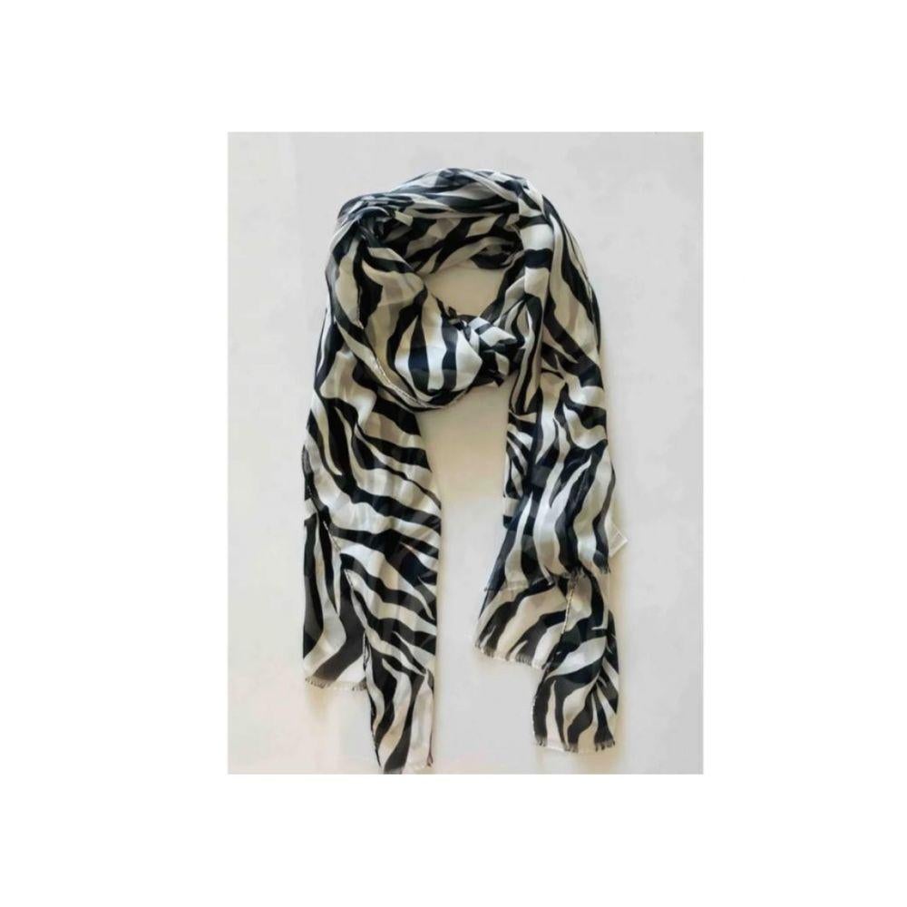 Dolce & Gabbana Zebra printed silk scarf wrap pareo

Size 65cmx200cm (One size)
100% silk 
Made in Italy 
Brand new with tags

General information:
Designer: Dolce & Gabbana
Condition: Never worn, with tag
Material: Silk
Color: Black
Size: M