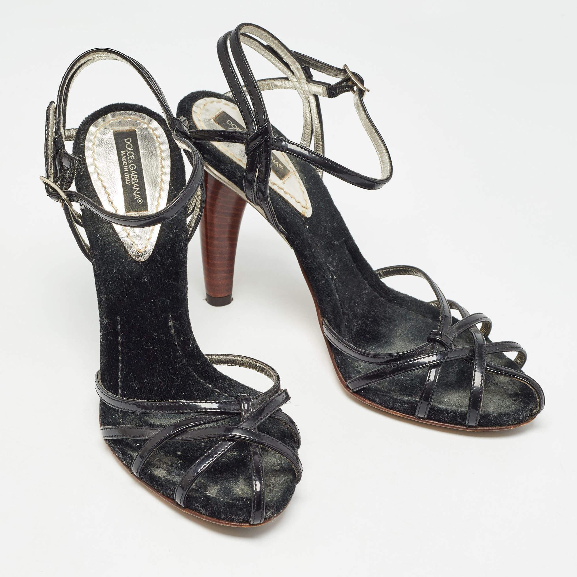 Women's Dolce & GabbanaBlack Patent Knotted Sandals Size 35 For Sale
