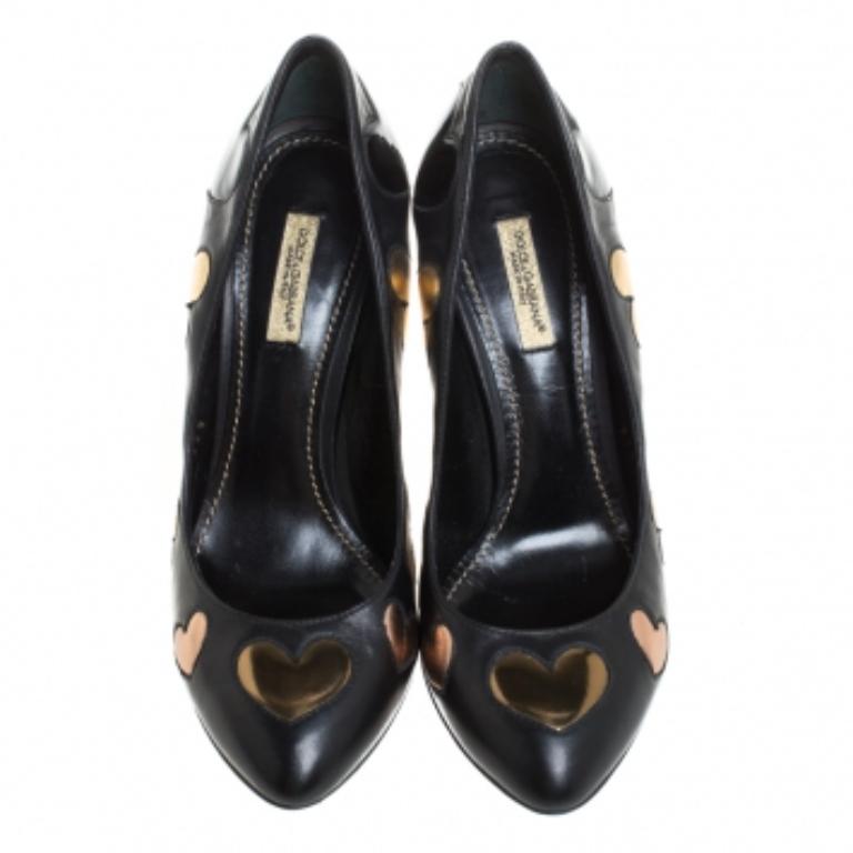 Dolce & Gabbanna - Pumps a punta con cuore in pelle nera - misura 36,5 In condizioni buone in vendita a Dubai, Al Qouz 2