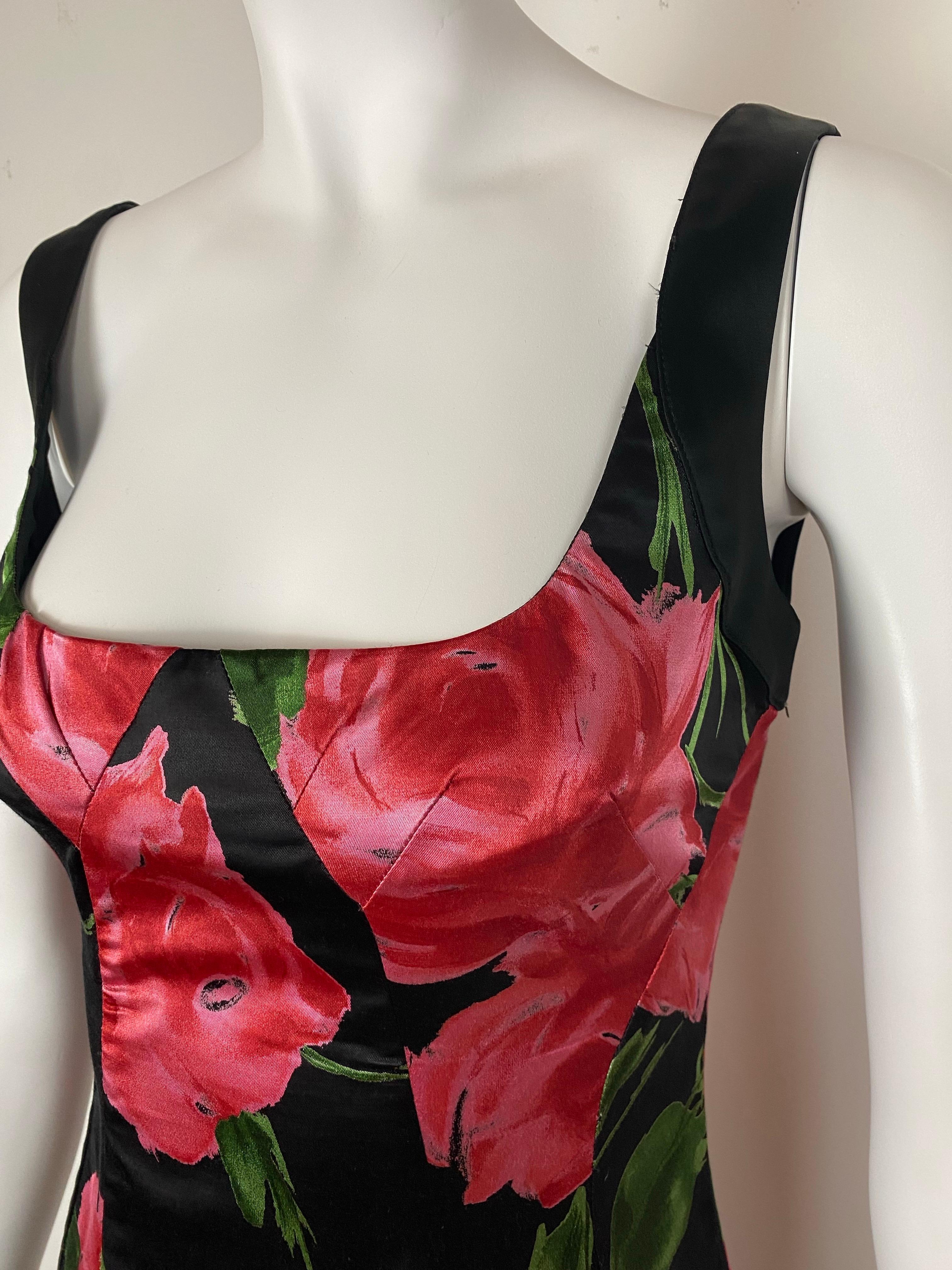 DOLCE & GABBBANA Vestido entallado de satén floral Principios de los años 2000 en Excelente estado para la venta en Genève, CH
