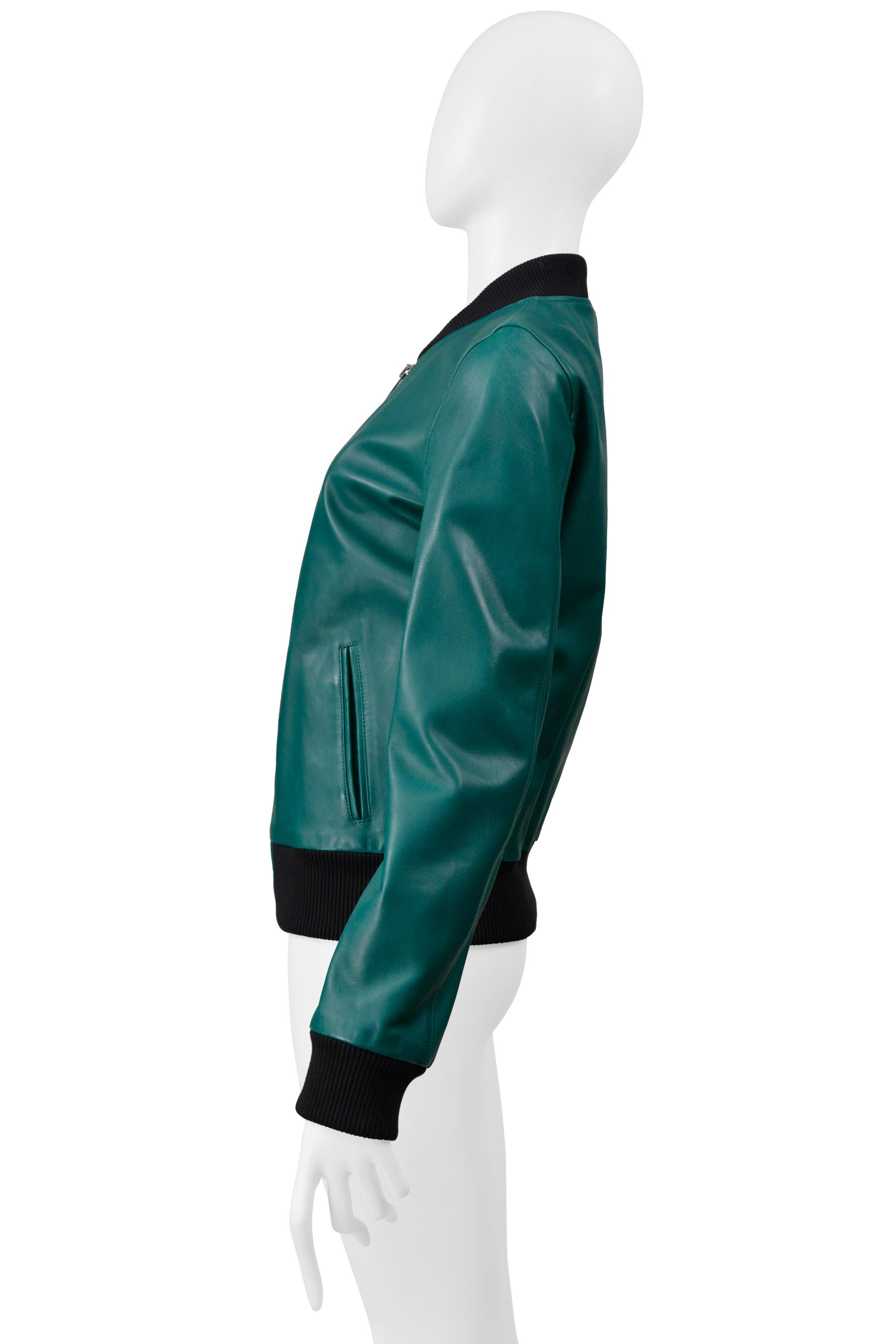 Bleu Dolce - Blouson bombardier en cuir vert avec bordures noires en vente