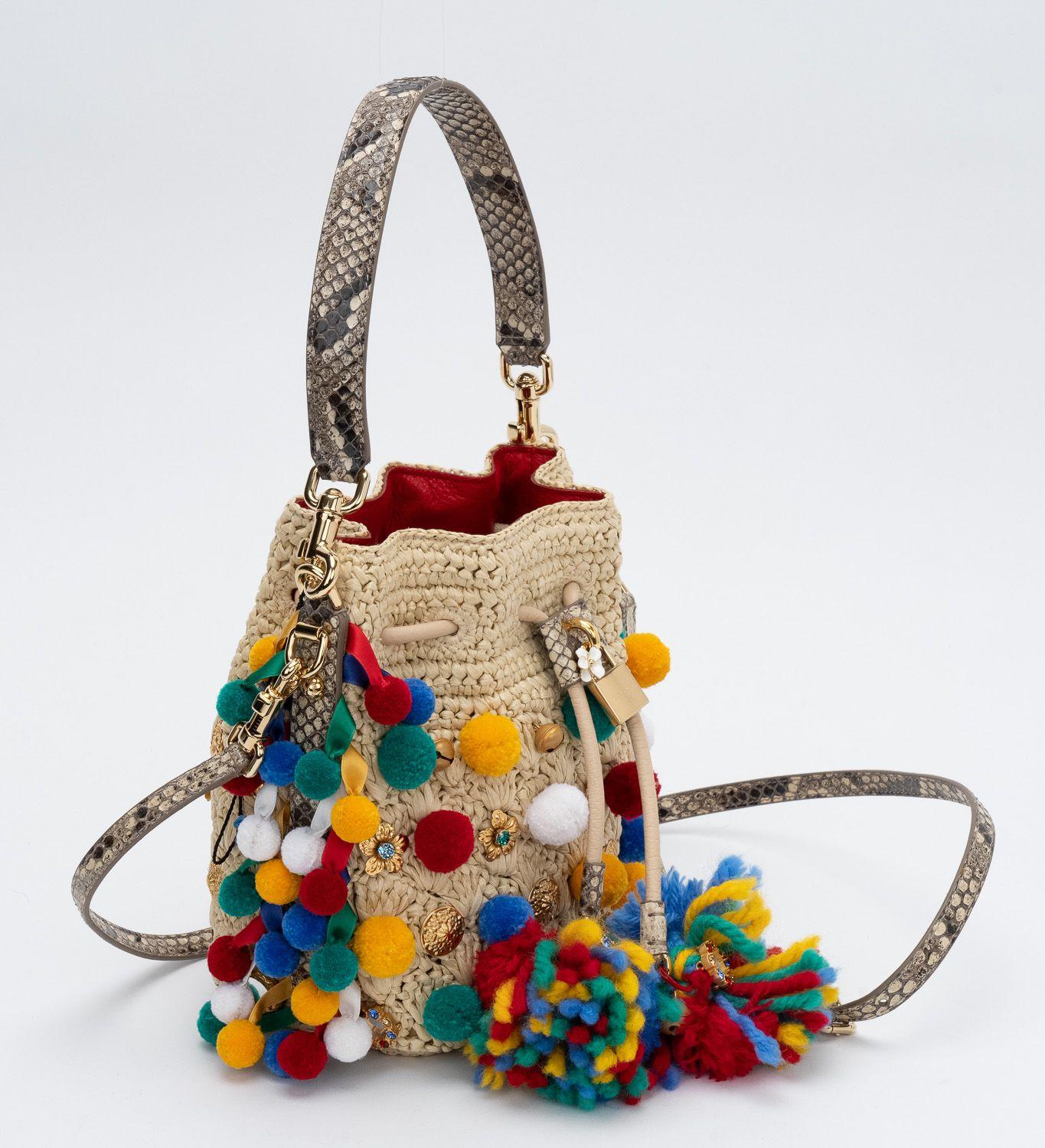 Dolce & Gabbana new medium raphia bag with multicolor pom poms with python short and long strap. La poignée tombe 6