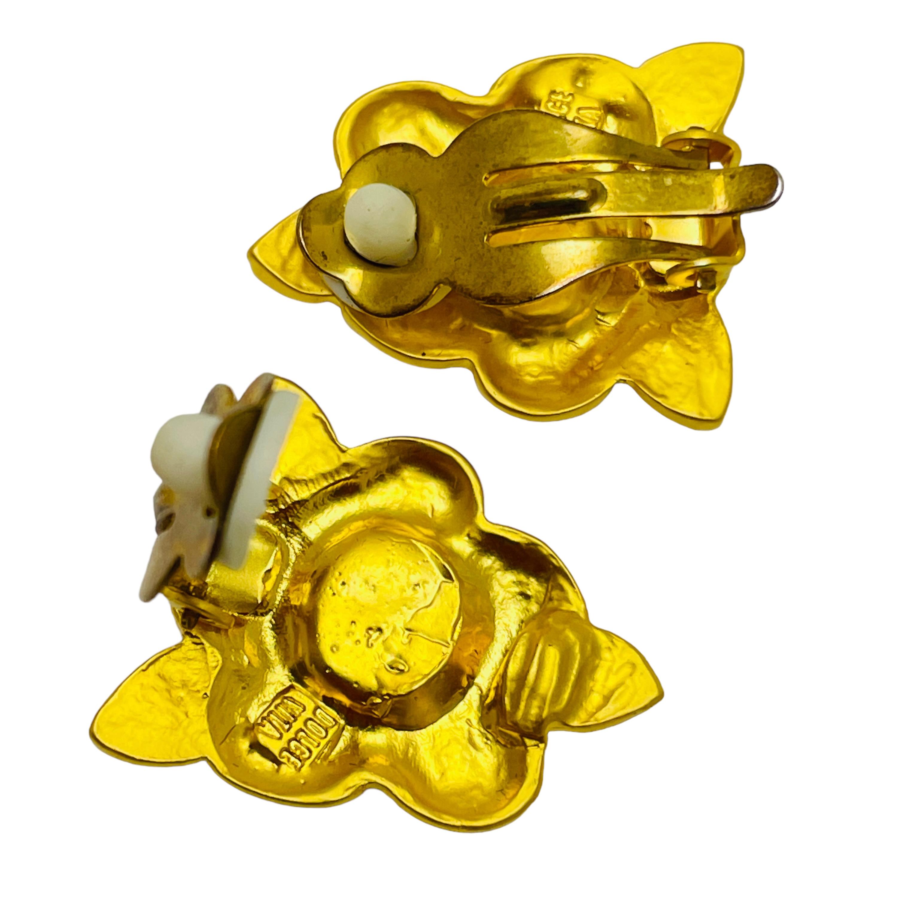 DOLCE VITA signed vintage matte gold flowers designer clip on earrings In Good Condition For Sale In Palos Hills, IL