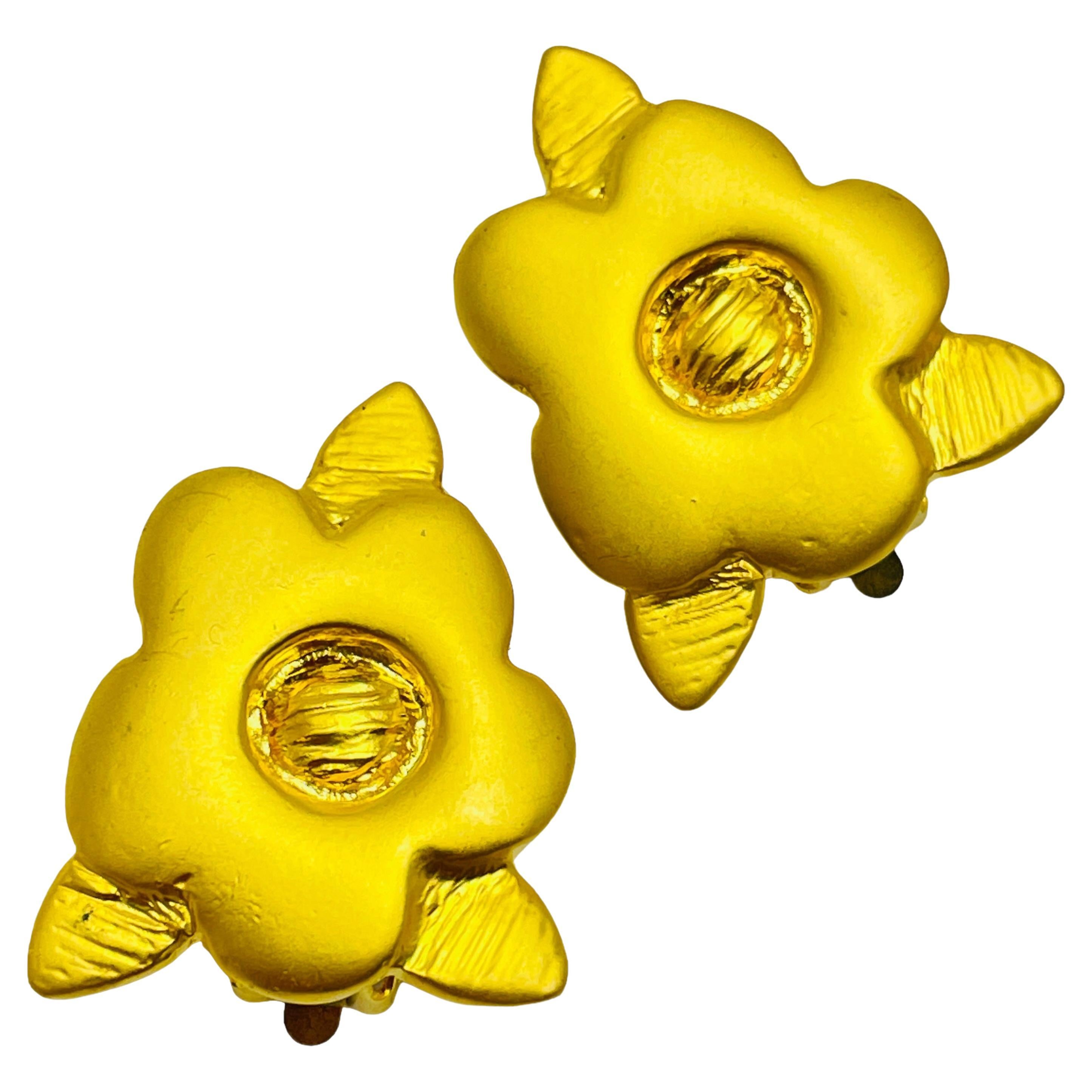 DOLCE VITA signed vintage matte gold flowers designer clip on earrings For Sale