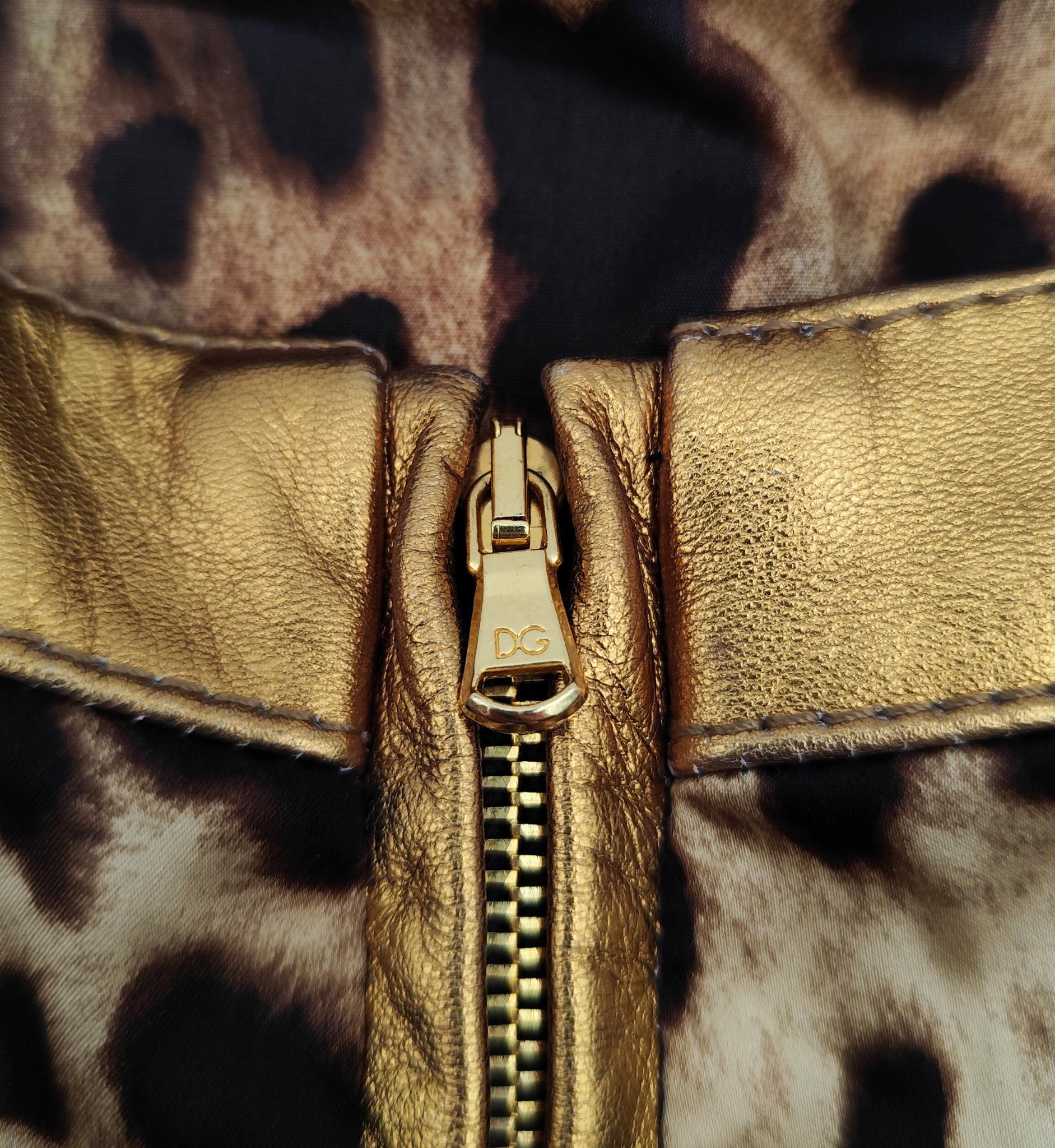 Dolce&Gabbana 2007 Vestido de seda con cinturón de piel dorada y estampado de leopardo en venta 8