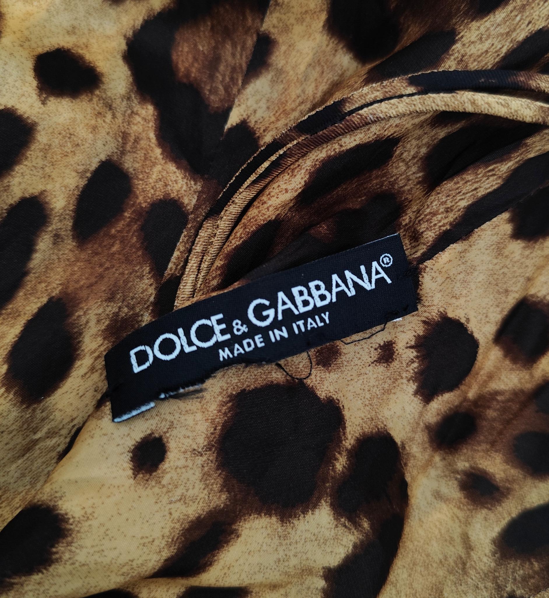 Dolce&Gabbana 2007 Vestido de seda con cinturón de piel dorada y estampado de leopardo en venta 10