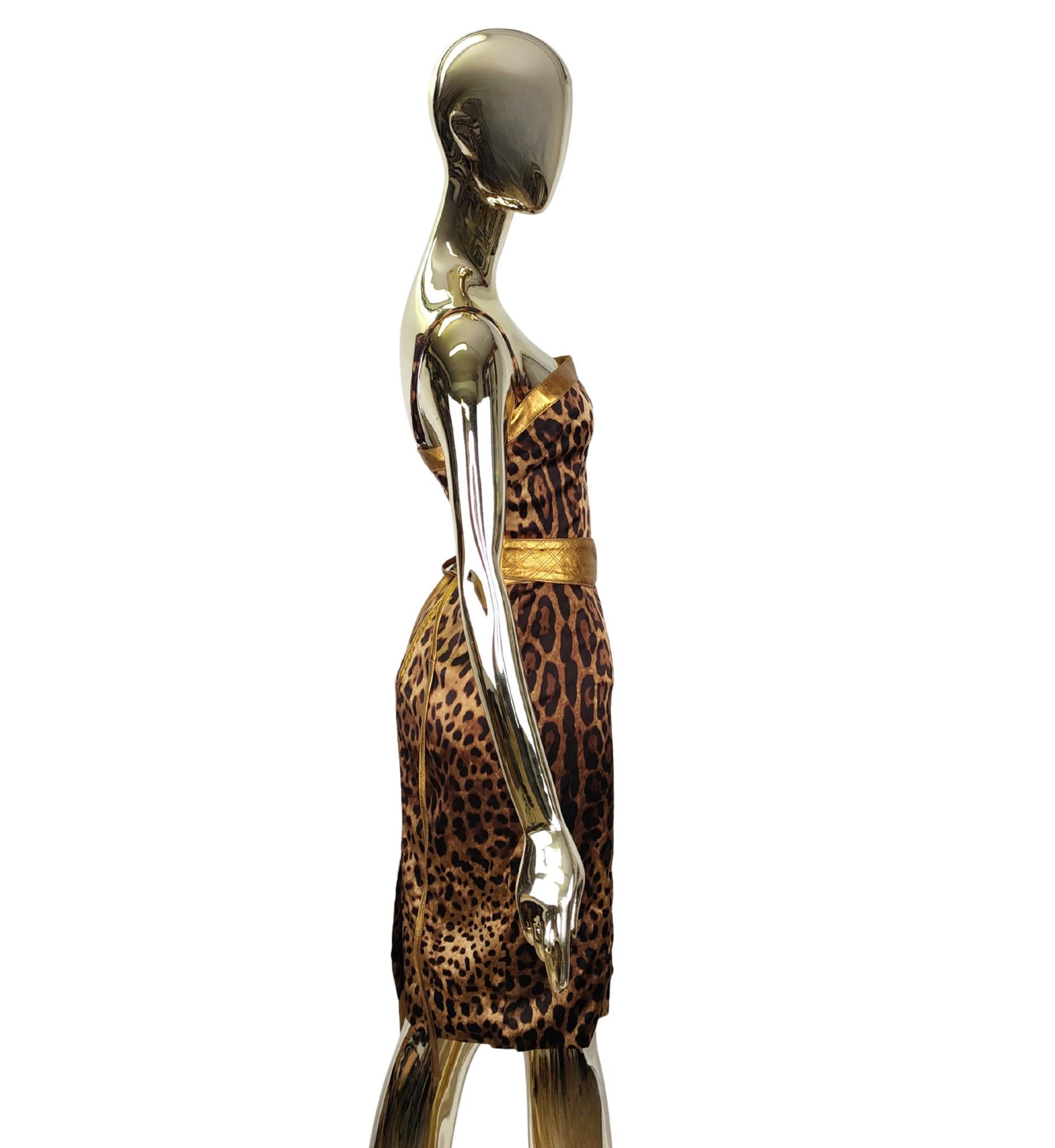 Dolce&Gabbana 2007 Vestido de seda con cinturón de piel dorada y estampado de leopardo en venta 1