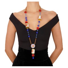 Dolce&Gabbana Amore Herz-Halskette aus Kristall mit Rosen und Perlen in Gold, Blau und Rot