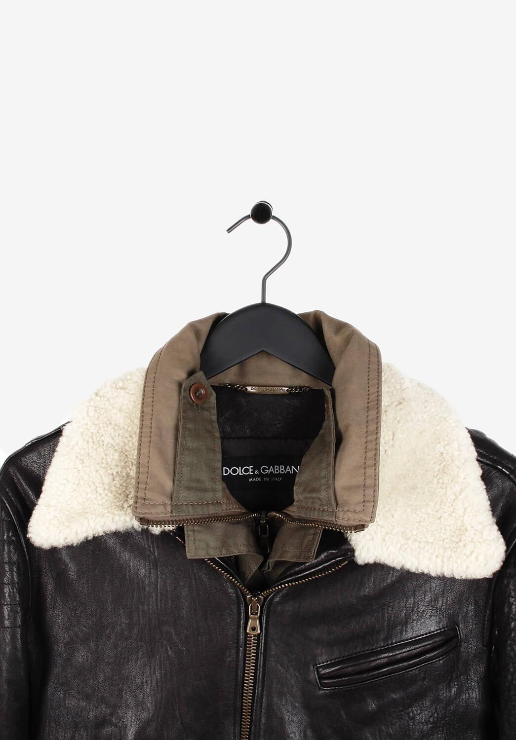 Item for sale is 100% genuine Dolce&Gabbana Leather Heavy Military Jacket
Color: Black
(An actual color may a bit vary due to individual computer screen interpretation)
Material: 90% lamb skin, 10% cotton
Tag size: 48IT (Medium)
This jacket is great