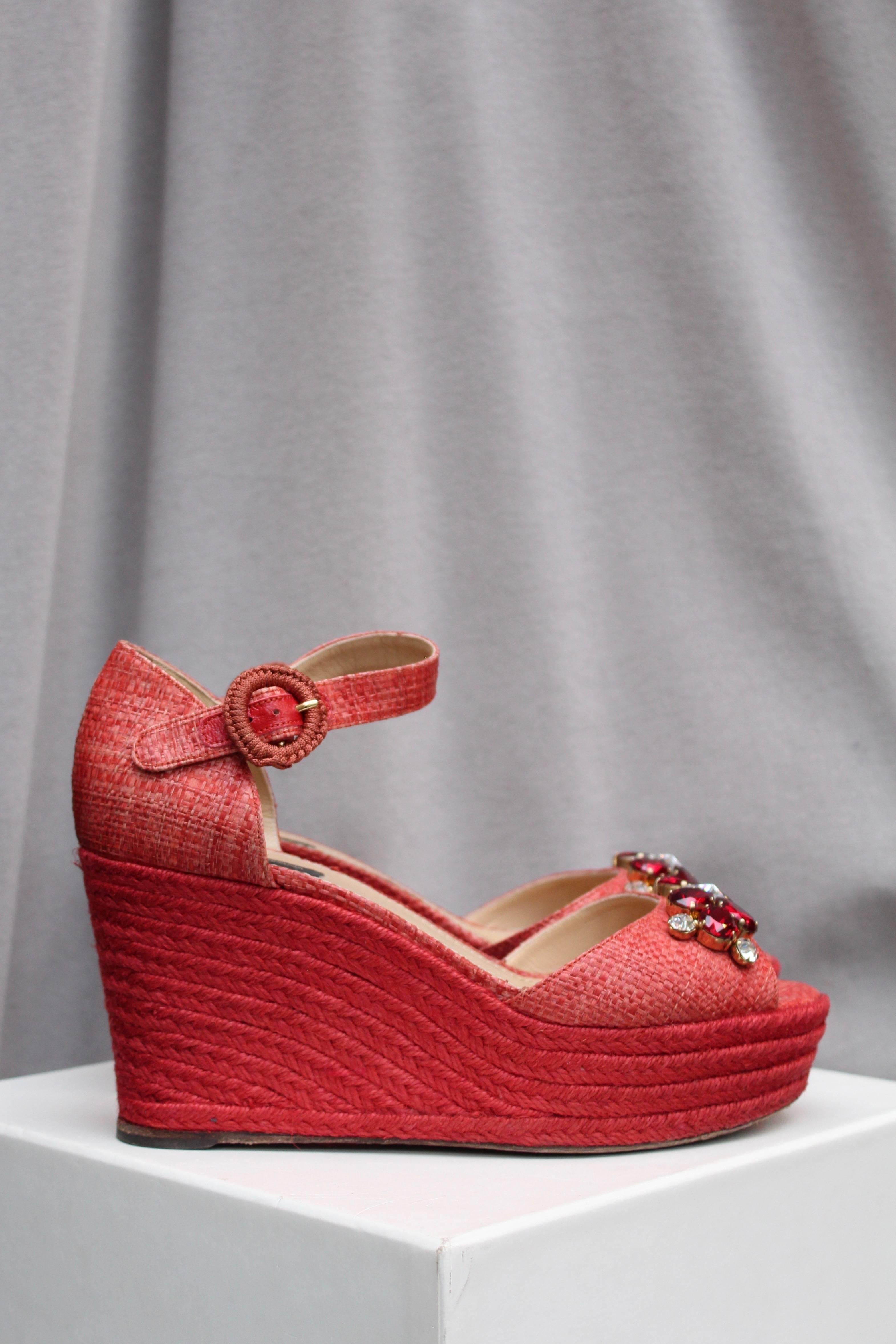 Dolce&Gabbana beautiful jewel sandals in red raffia In Excellent Condition In Paris, FR