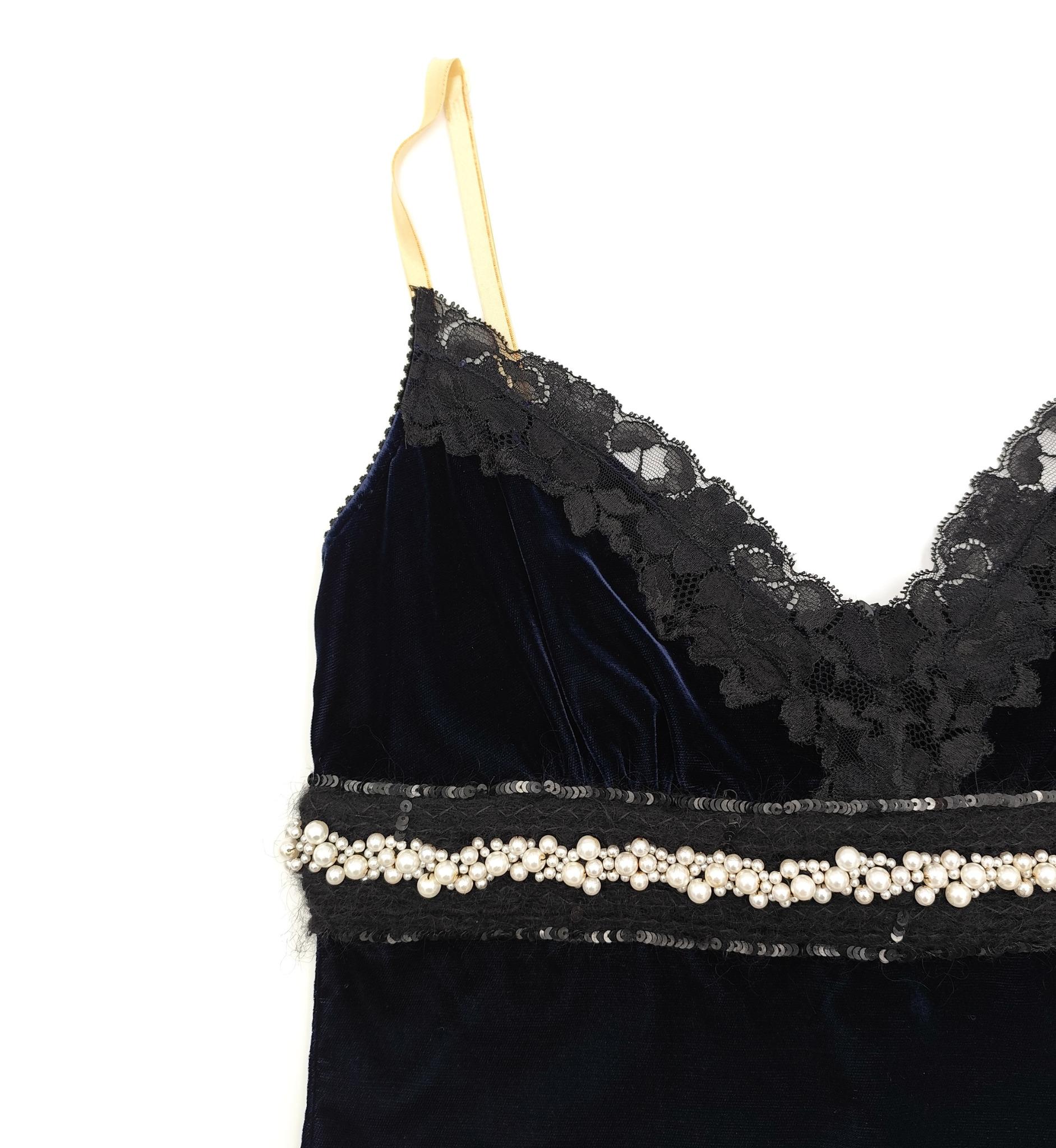 Dolce&Gabbana blue velvet pearls and lace top For Sale 1