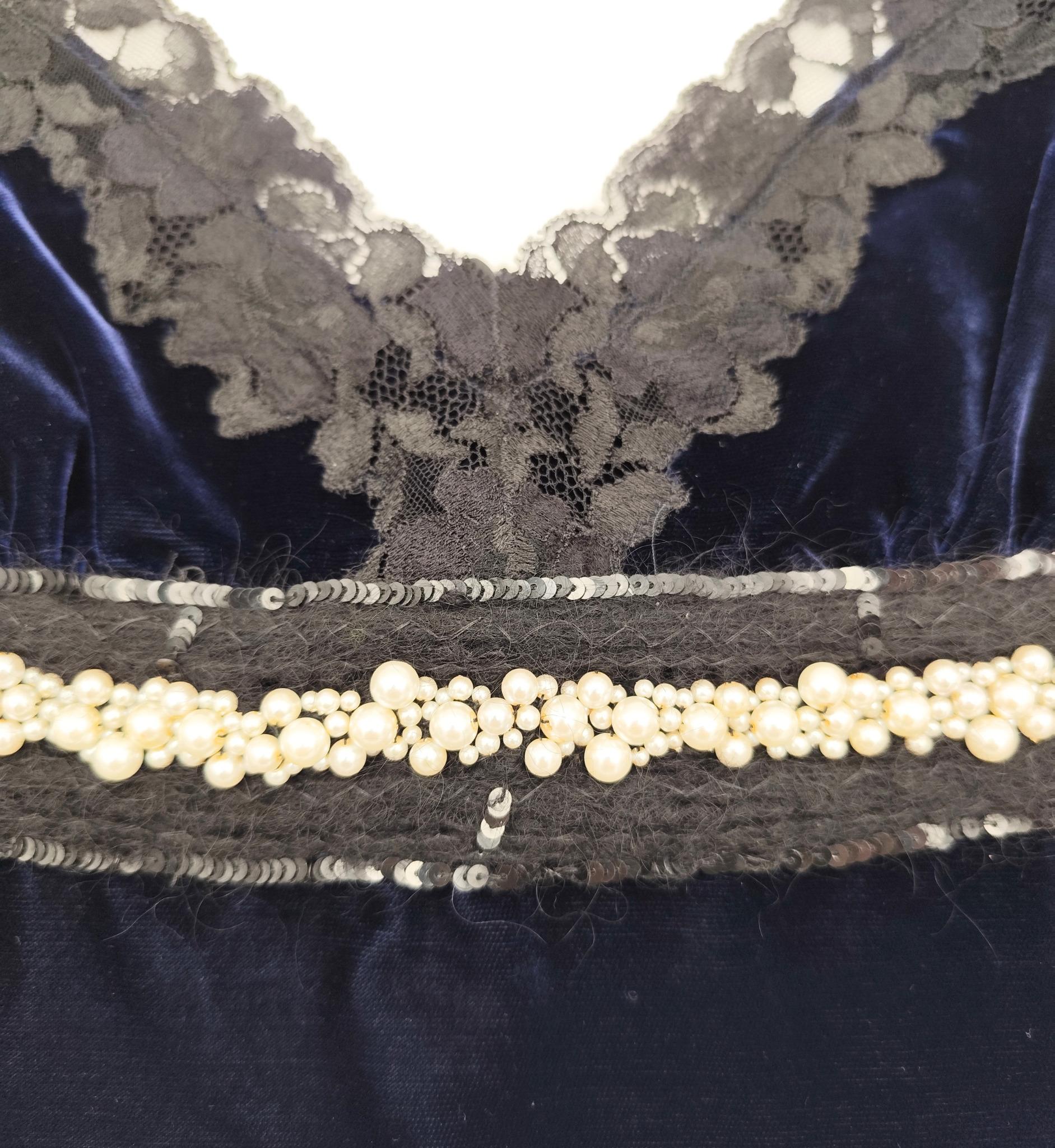 Dolce&Gabbana blue velvet pearls and lace top For Sale 2