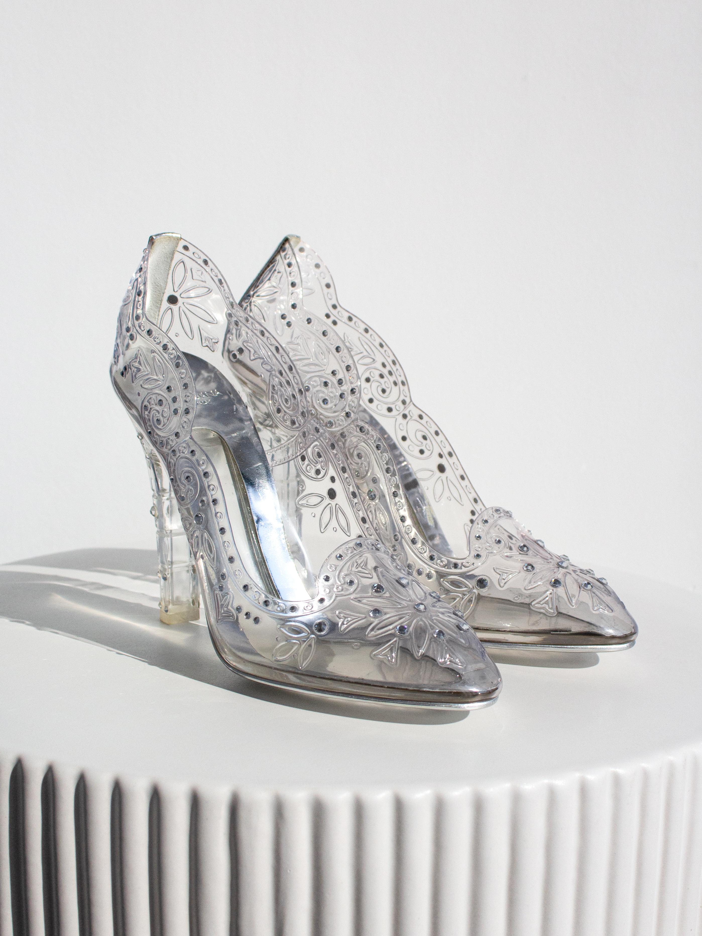Dolce&Gabbana Cinderella Glass Slippers Clear Transparent Swarovski Shoes 39 In Good Condition In Jersey City, NJ