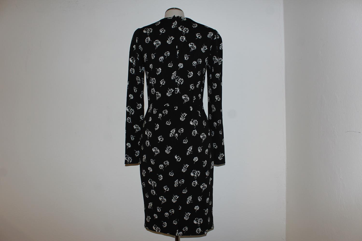 Beautiful Dolce&Gabbana cocktail dress
Black color with little white flowers print
Long sleeves
Total length cm 98 (38.58 inches)
Shoulder cm 36 (14.17 inches)
Composition tag missing
Worldwide express shipping included in the price !