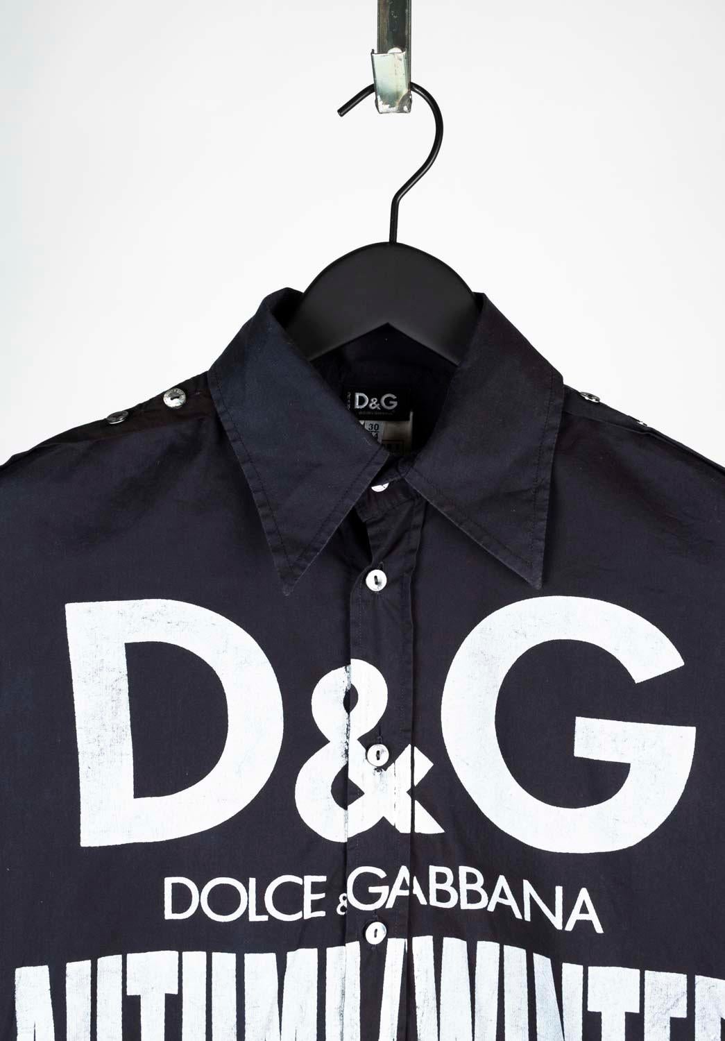100% genuine vintage Dolce&Gabbana Men Runway Shirt 
Color: dark blue
(An actual color may a bit vary due to individual computer screen interpretation)
Material: 68% cotton, 32% polyamide
Tag size: 30/44 (Small/Slim Medium)
This shirt is great