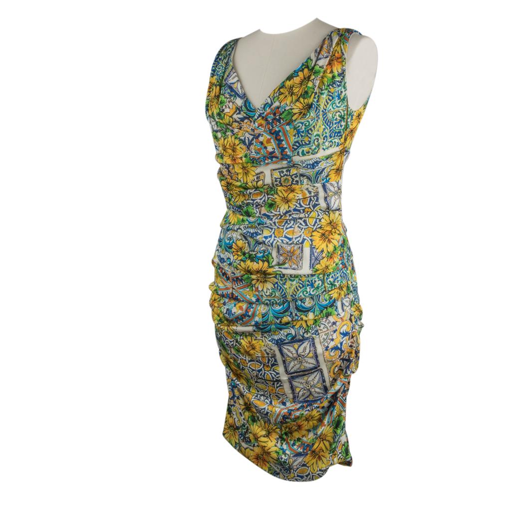 Dolce&Gabbana Dress Floral Majolica Print V-Neck 44 / 8 In Excellent Condition In Miami, FL